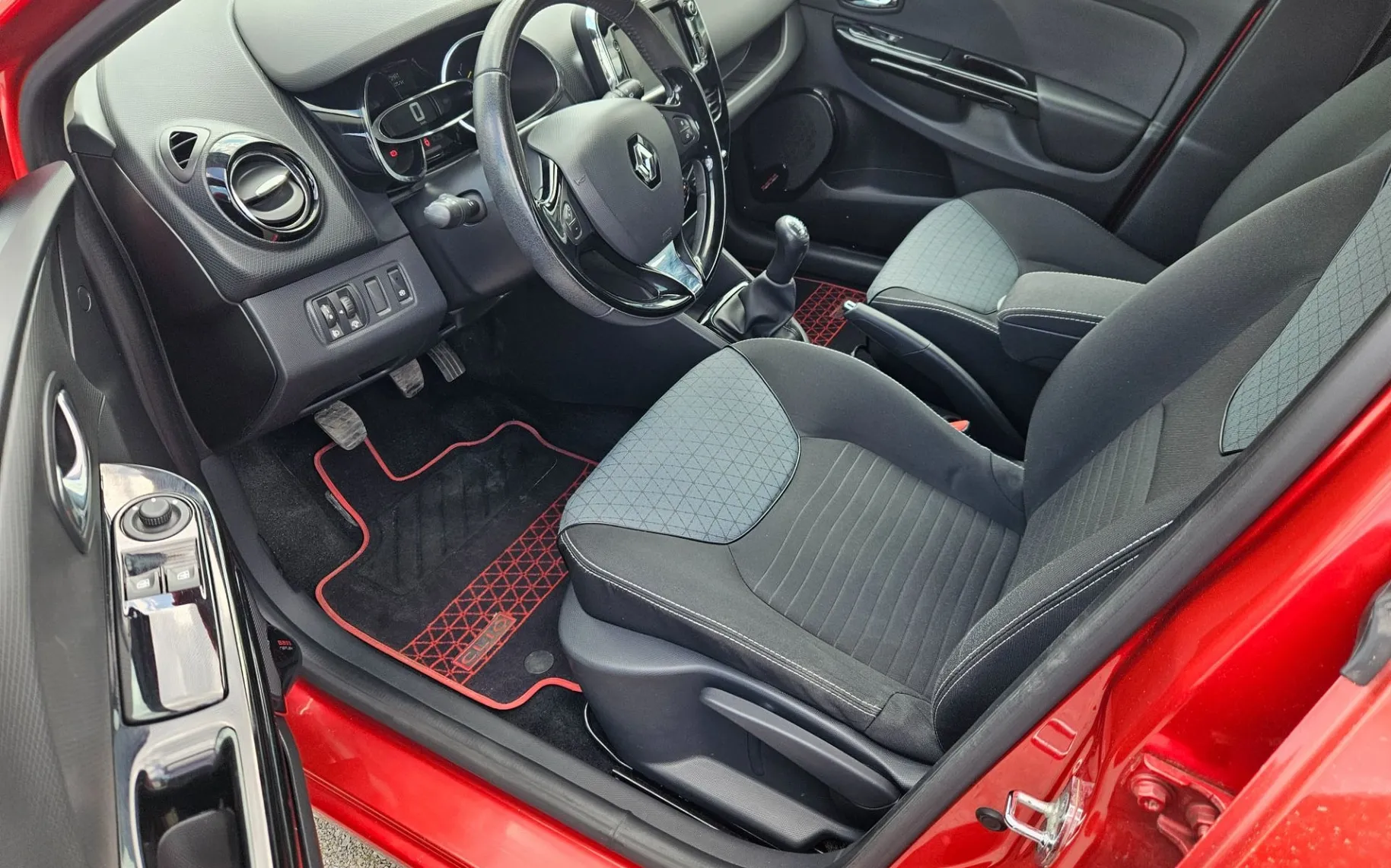 Notranja slika - Renault Clio - TCe 90  Dynamique  SLO  NAVI - 13