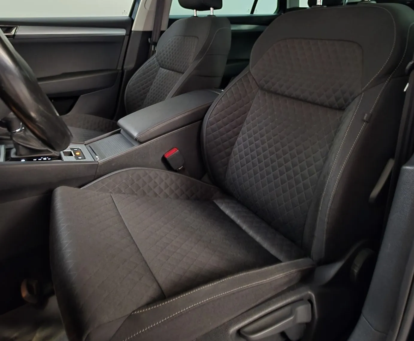 Zunanja slika - Škoda Superb - Combi 2,0 TDI Ambition DSG ACC NAVI LED KAM KLJUKA - 15