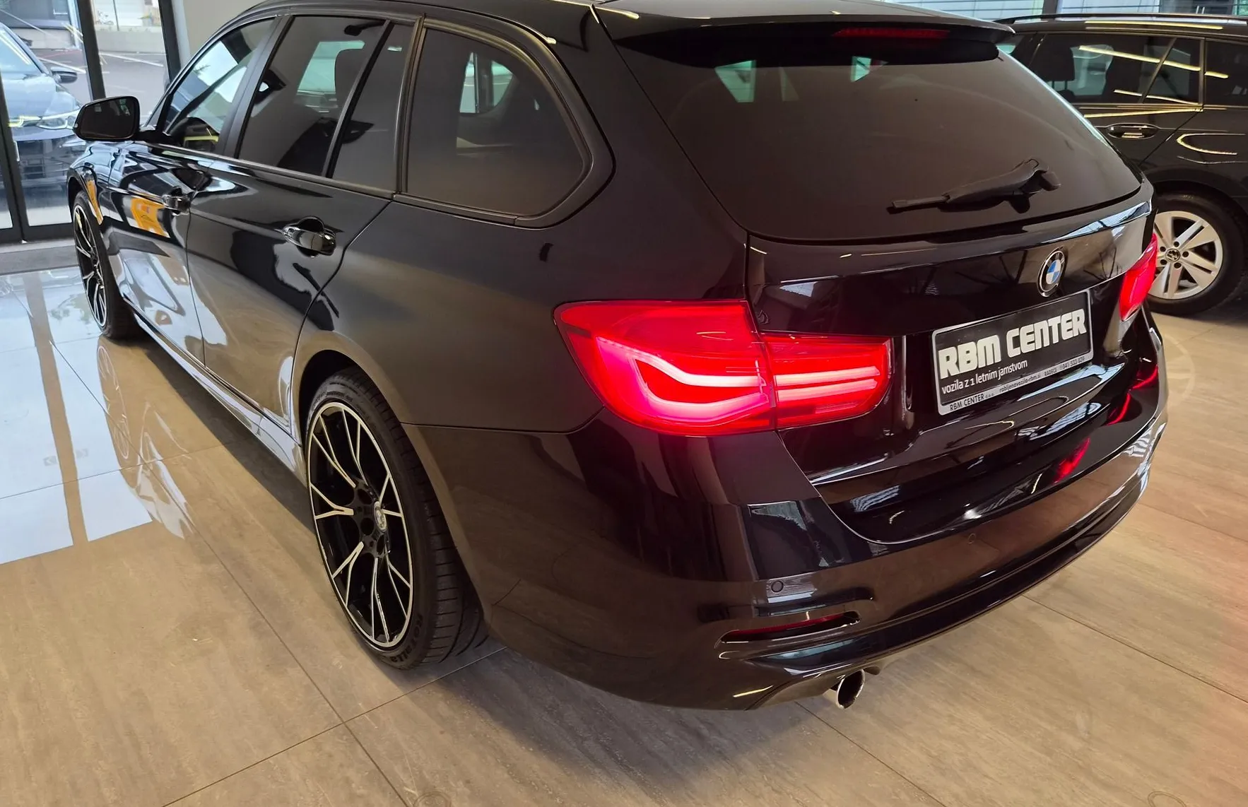 Zunanja slika - BMW Serija 3 - Touring: 318d Touring KEYLES|LED|VELIKA NAVI|PDC|GR.SEDE - 4