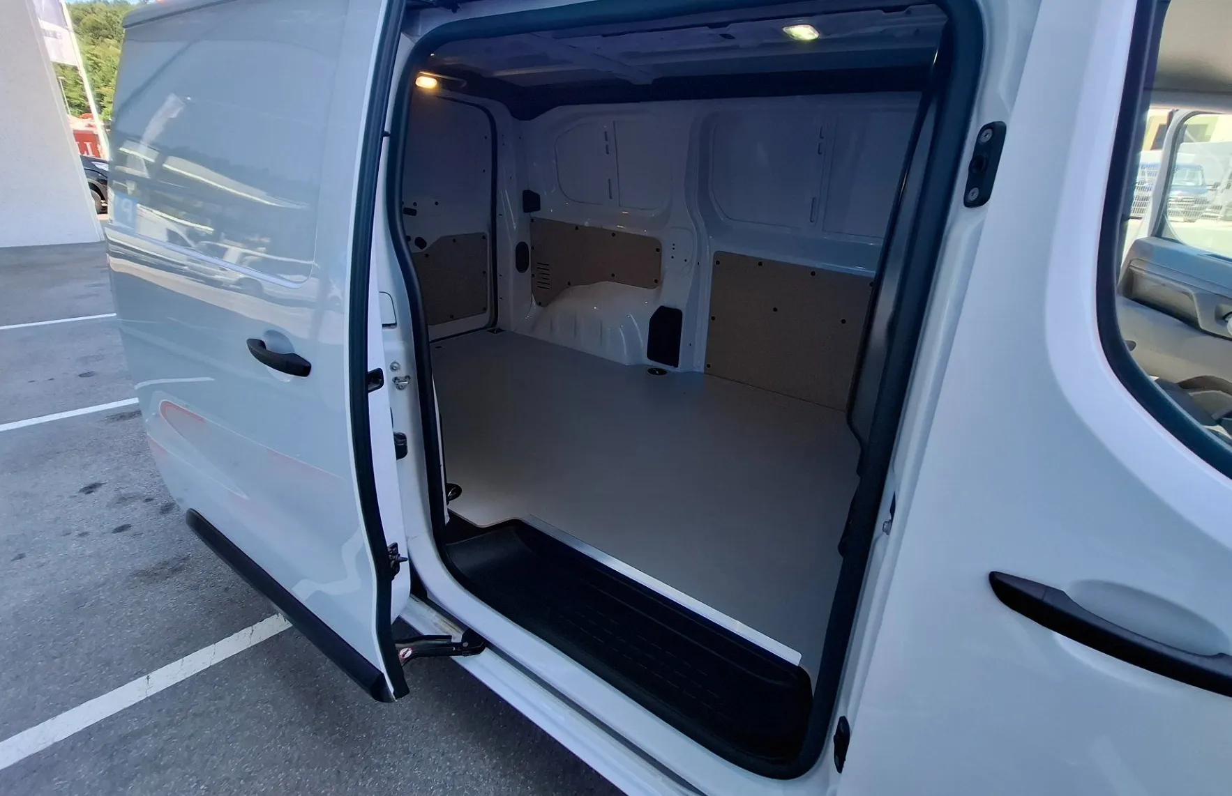 Zunanja slika - Peugeot Expert - E-Drive - 22