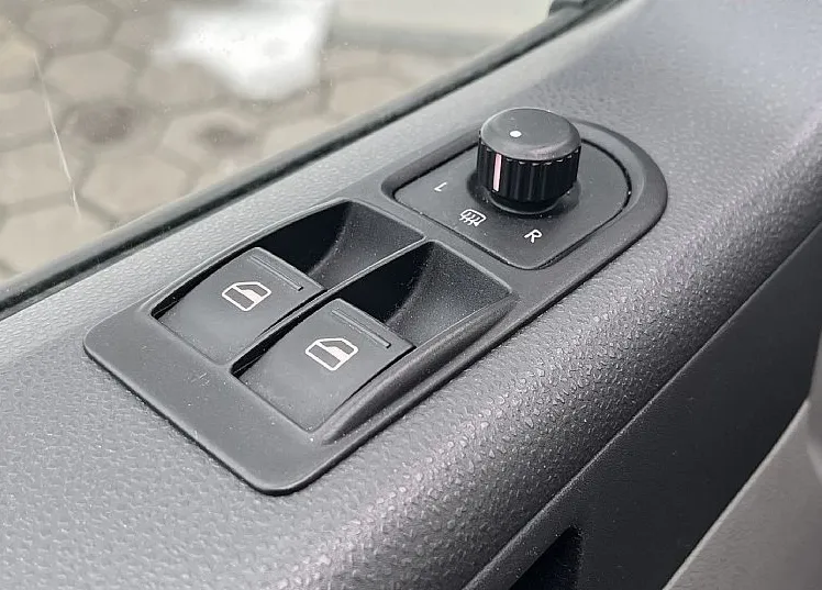 Zunanja slika - VW Transporter - N1 TOVORNO-TEMPOMAT-KLIMA-RADIO-ALU 16 COL - 11
