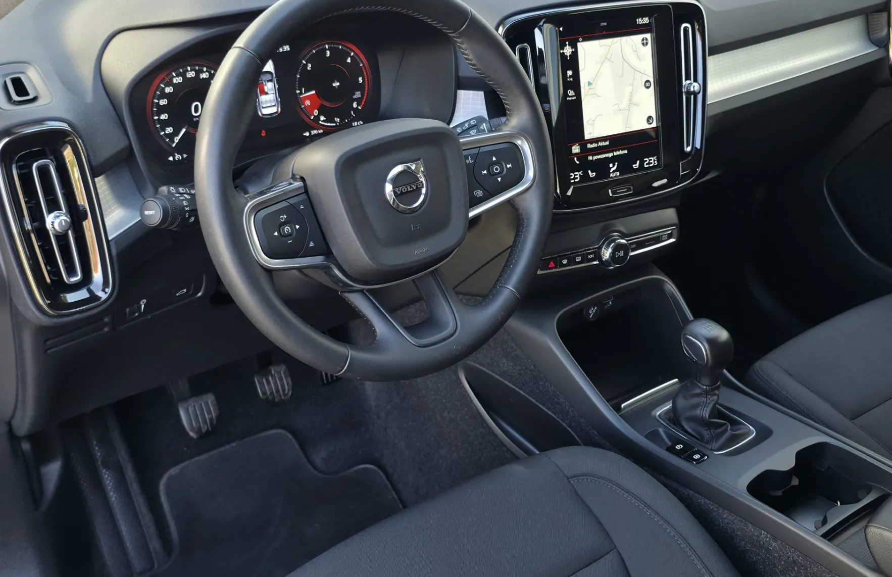 Zunanja slika - Volvo XC40 - D3 Momentum Pro FULLED•LANE•VIRTUAL•GRETJE•KEYLESS - 5