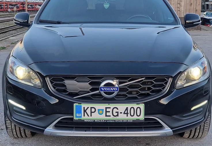 Zunanja slika - Volvo V60 Cross Country - D3 + MAX ZGODOVINA + BREZ POLOGA TUDI ZA TUJCE - 1