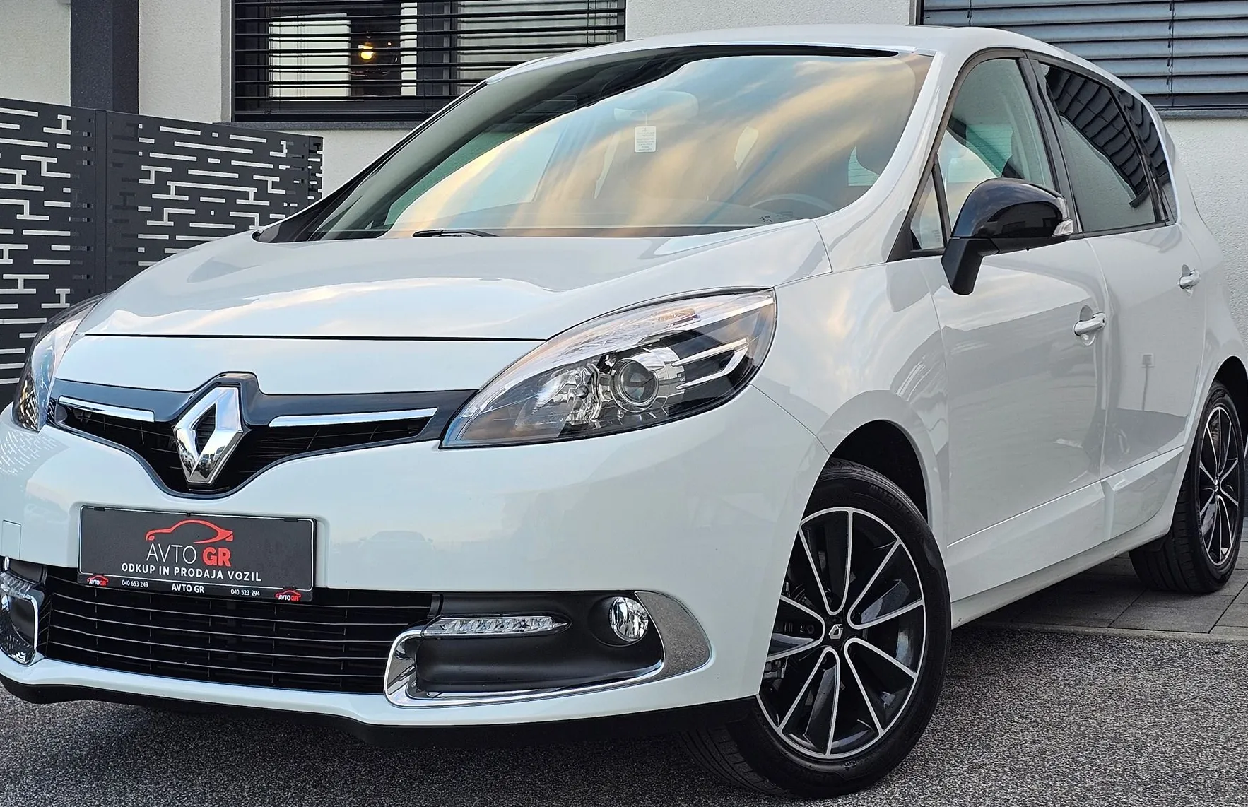 Zunanja slika - Renault Scénic - Scenic 1.2 16v-BOSSE-Le 159.000km-Odličen- Tempo.- - 13