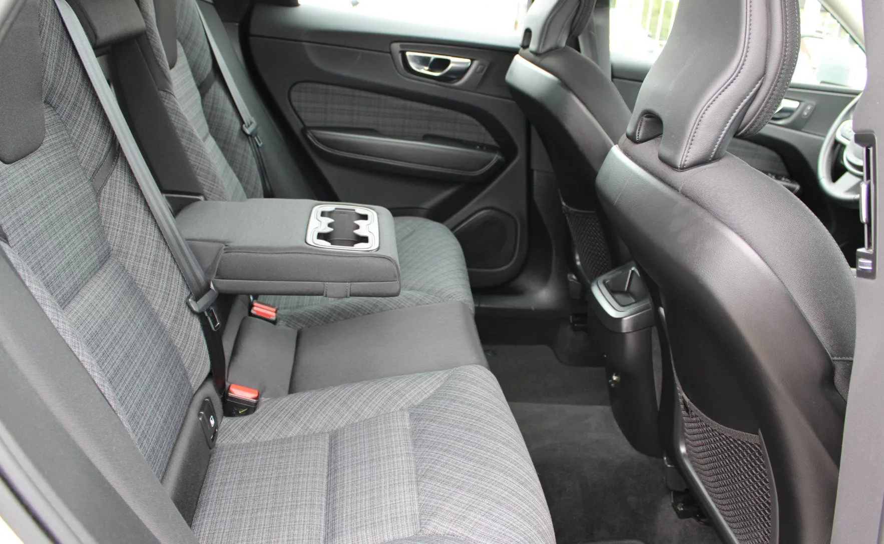 Zunanja slika - Volvo XC60 - B4D AWD Momentum Avt. - 14