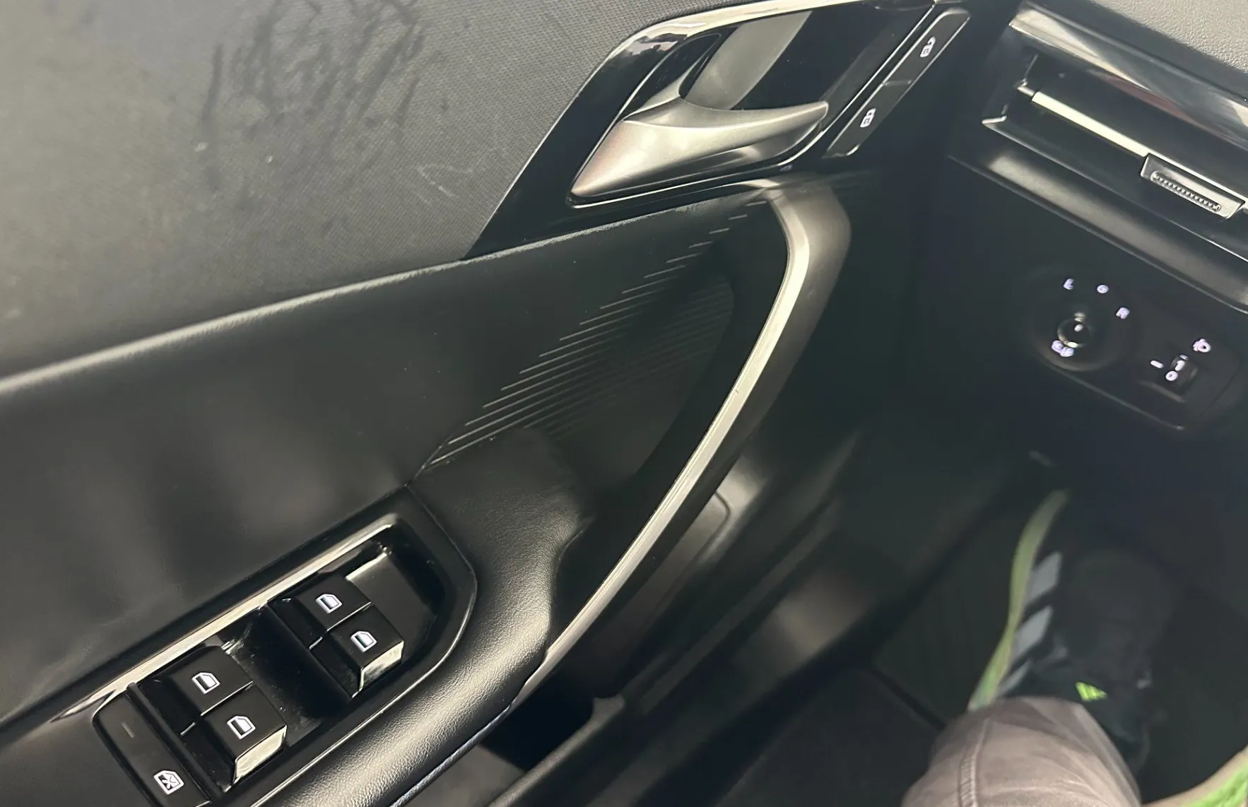 Zunanja slika - MG MG4 - Luxury 150kW.NEMŠKI+4GUME.USNJE.KAMERA.- 3000 € SU - 18