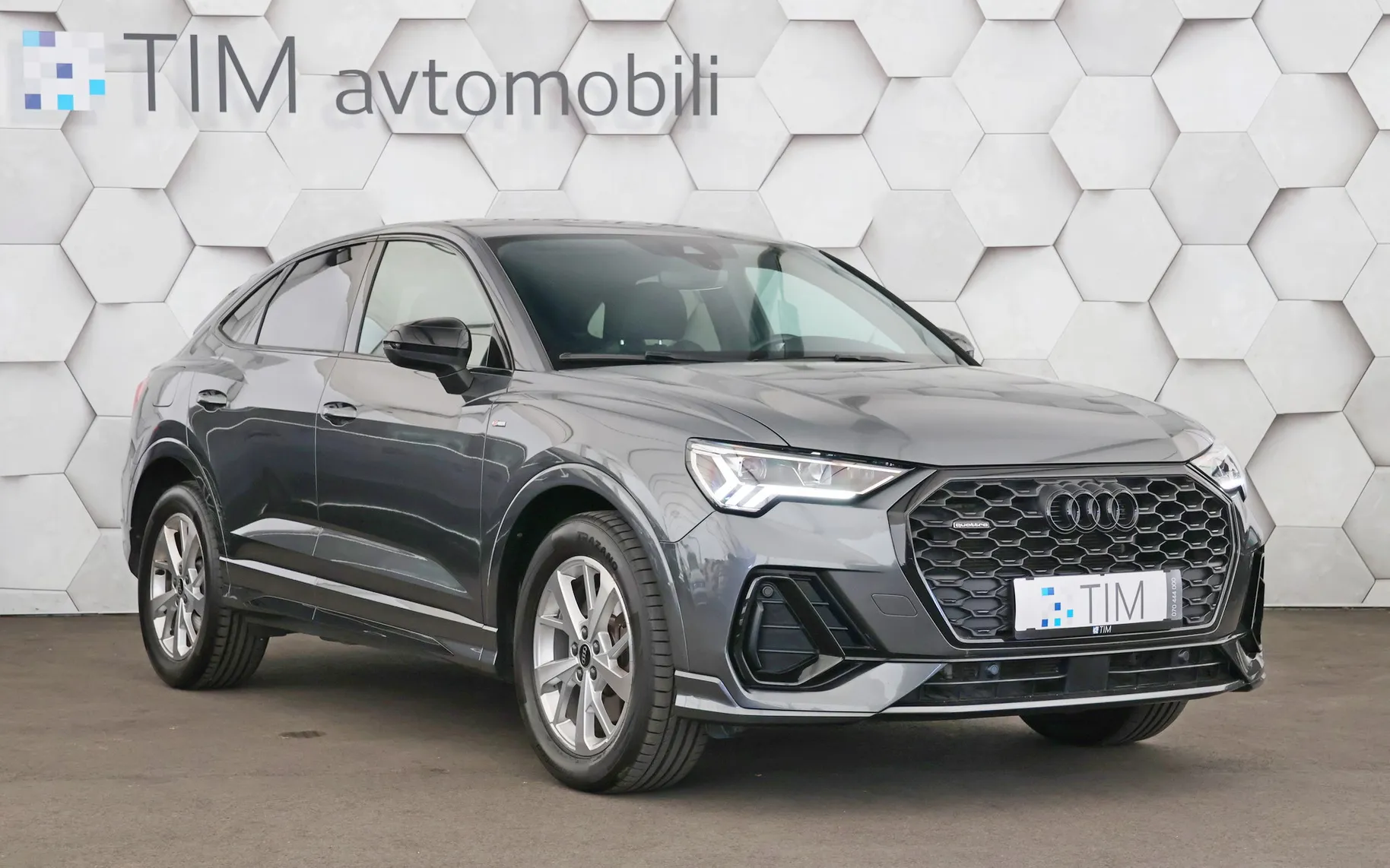 Zunanja slika - Audi Q3 - 40 TDI Quattro S-Tronic S-Line 200KM - 2