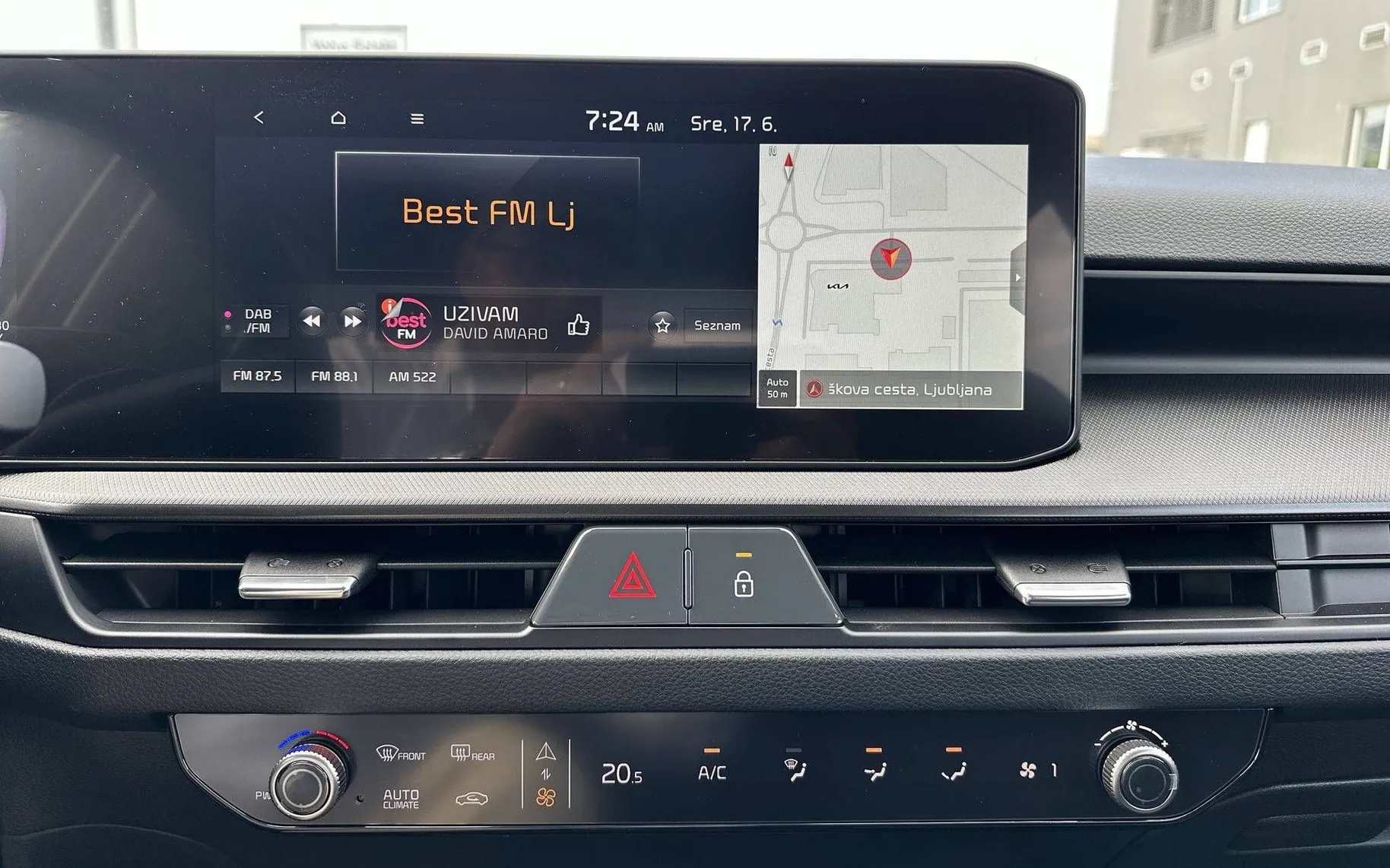 Notranja slika - KIA Stonic - 1.0 T-GDi LX Life - 17