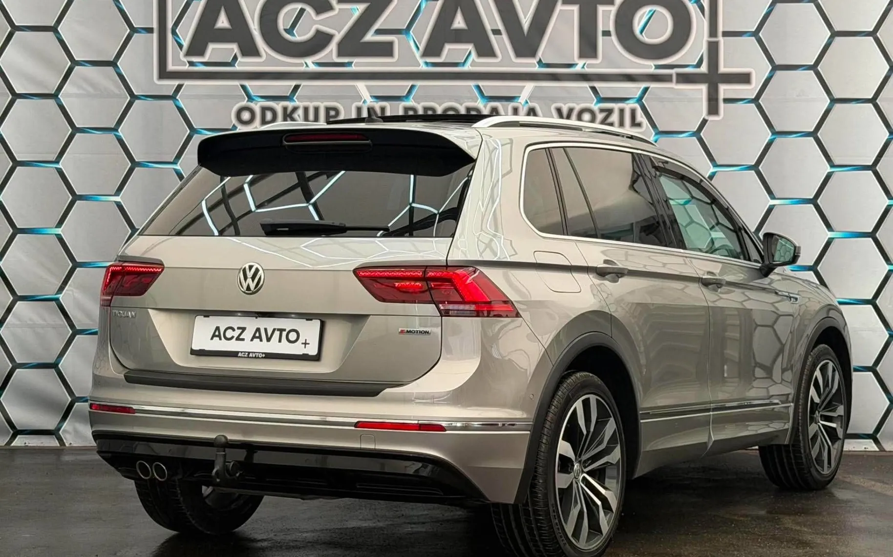 Zunanja slika - Volkswagen Tiguan - 2.0 TDI•DSG•4X4•PANO•R LINE•FUL LED•VIRTUAL•ACC• - 4