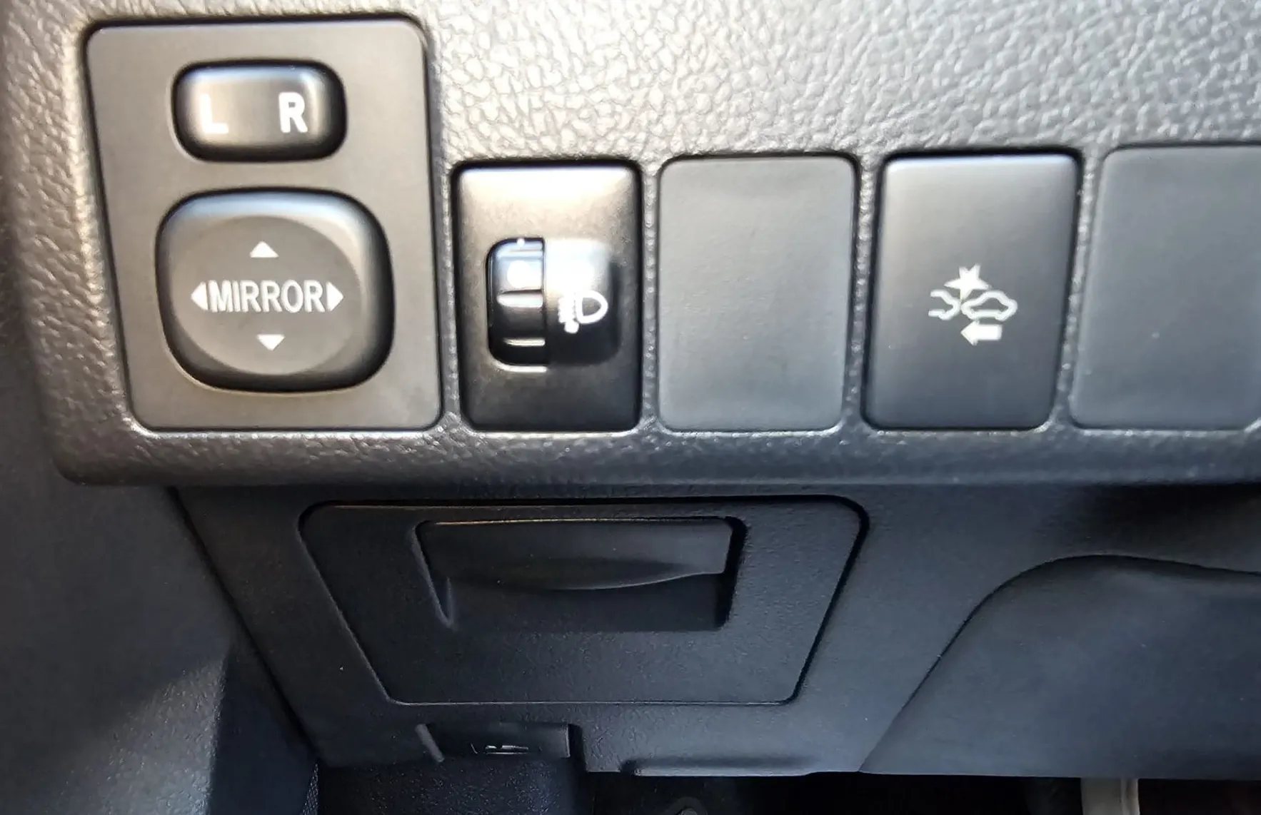 Zunanja slika - Toyota Auris - 1.8 VVT-i Luna Hibrid|navi|LED|gretje sed|kamera - 15