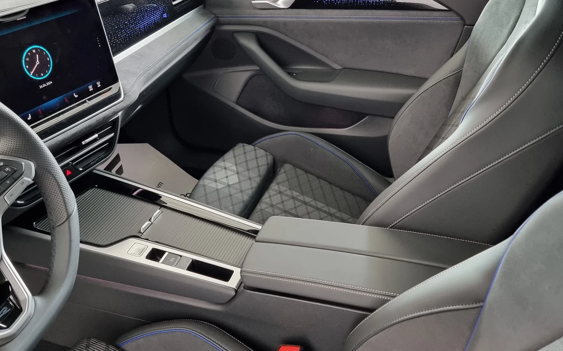 Notranja slika - Volkswagen Passat - Variant 1.5 eTSI R-Line DSG 110kW - 9