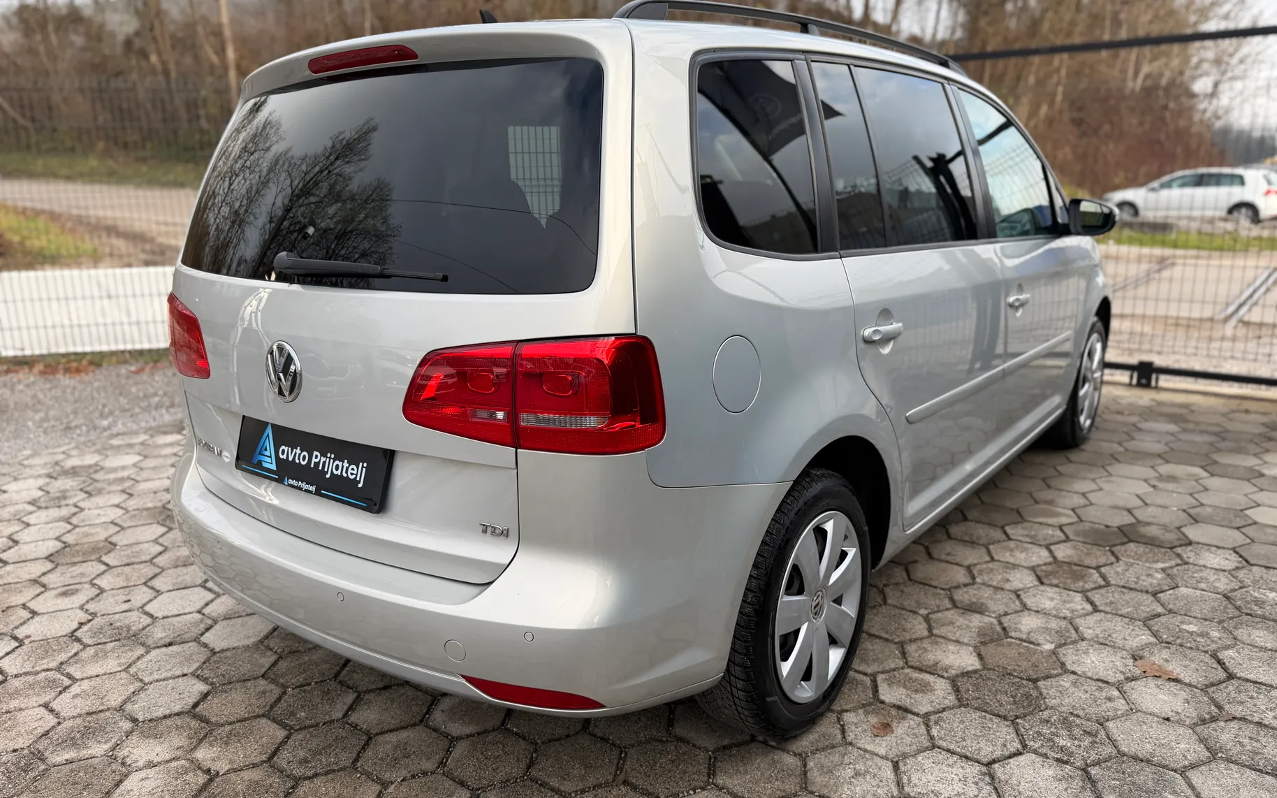 Zunanja slika - Volkswagen Touran - 1.6 TDI BlueMotion | AVT | 7 SED - 13
