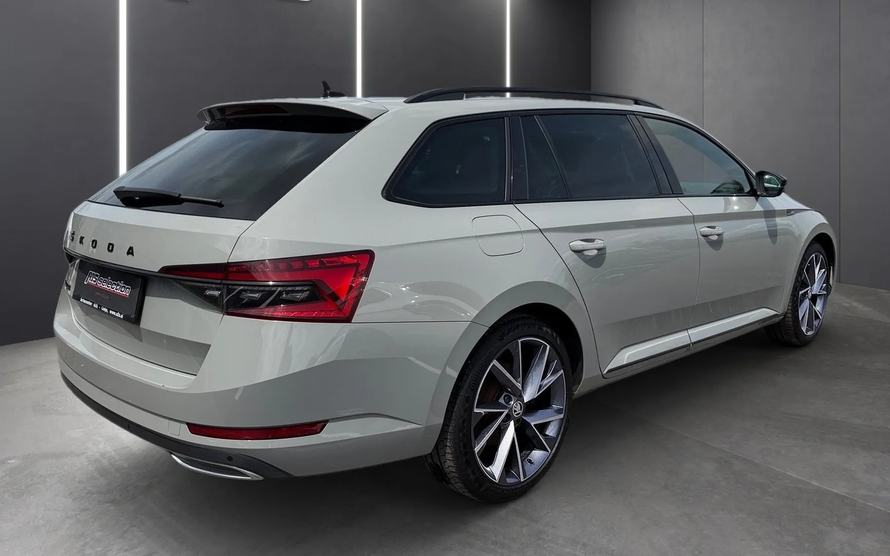Zunanja slika - Škoda Superb - Combi 2.0 TDI Sportline DSG-Memory-Vlečna kljuka.. - 3