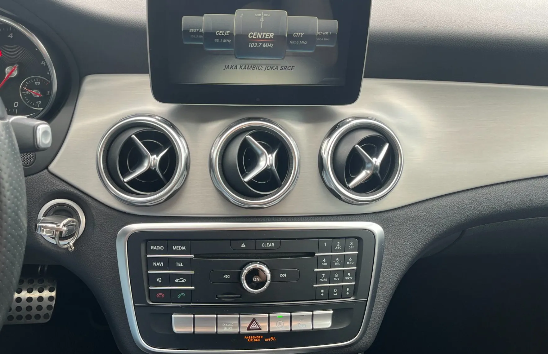 Zunanja slika - Mercedes-Benz GLA-Razred - GLA 200 d AMG Line Avt. NAVI. TEMPOMAT. F1 PRES. - 17