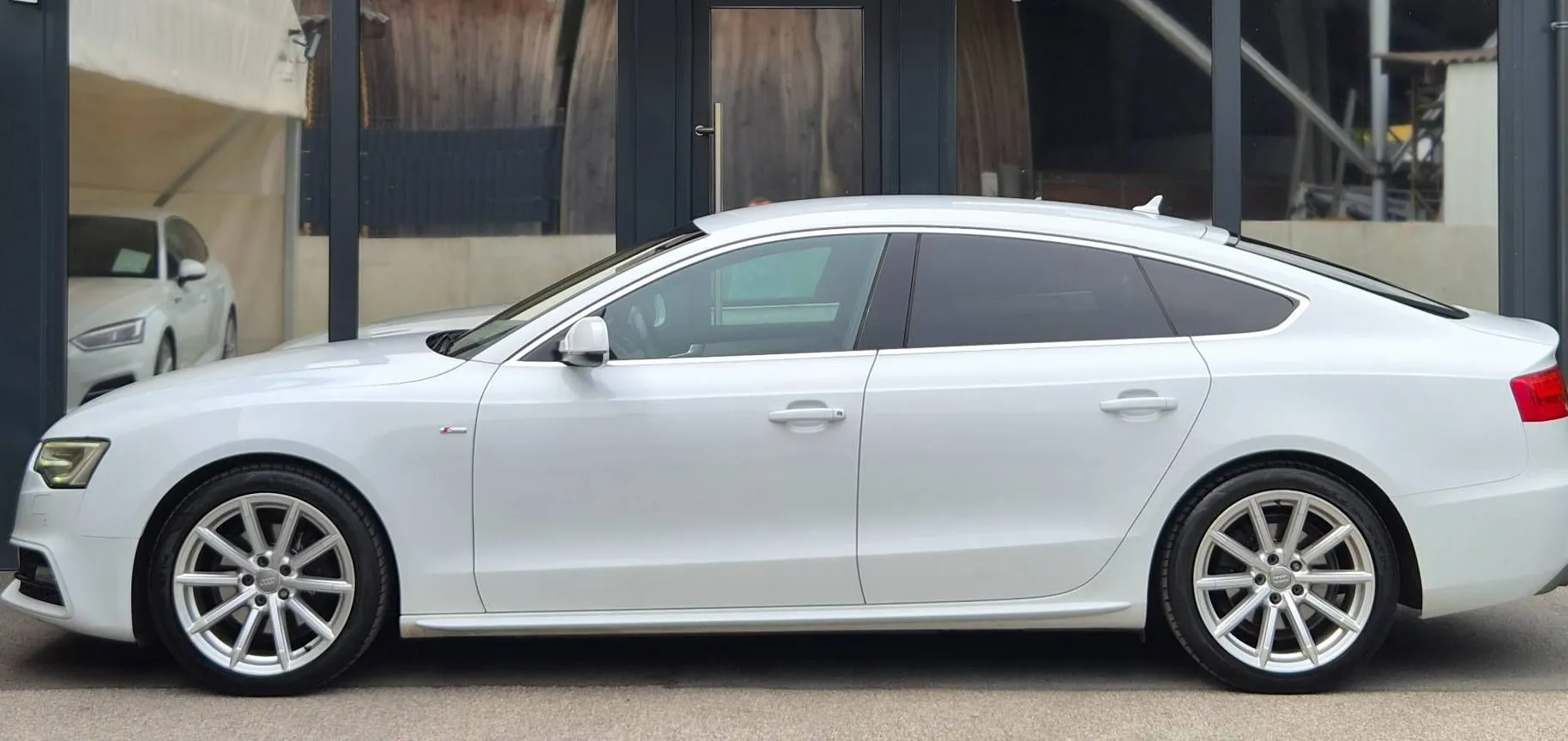 Zunanja slika - Audi A5 Sportback - 2.0TDI-AUT.-S LINE-SPORT-2XLED-2XPDC-USNJE-NAVI-F1 - 3