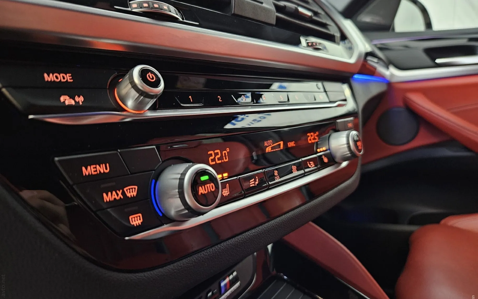 Notranja slika - BMW serija X4: - M COMPETITION|ACC|HUD|Kamera|HarmanKardon|Kljuka - 12