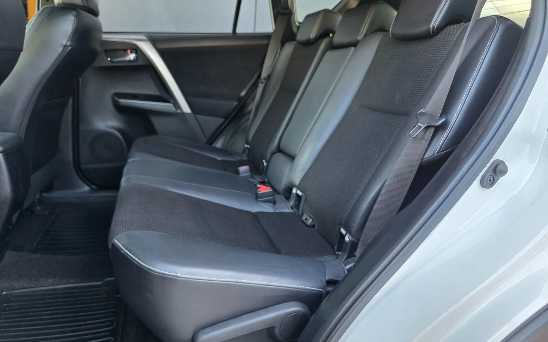 Zunanja slika - Toyota RAV4 - 2,0 D-4D Active - 10