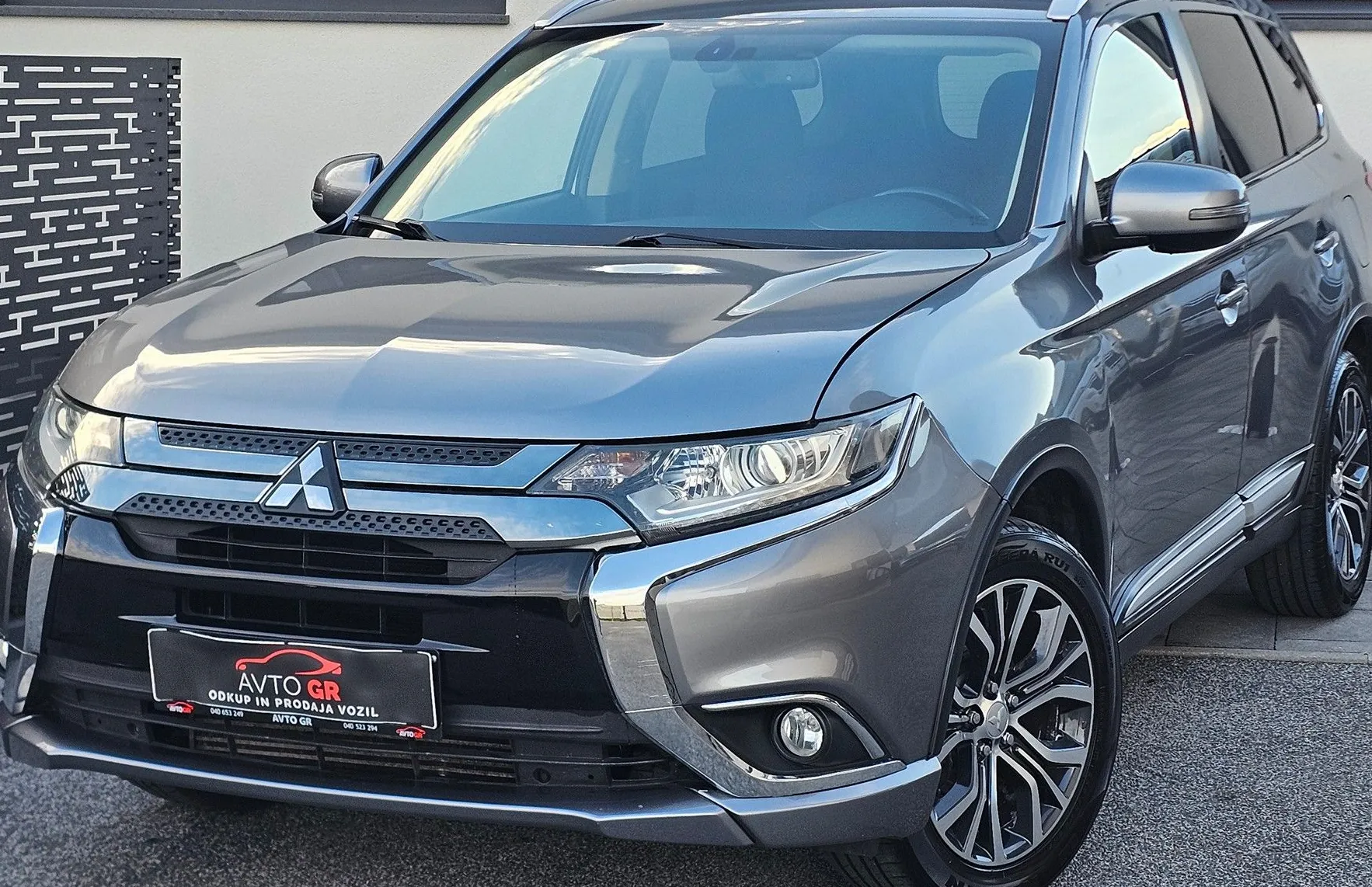 Zunanja slika - Mitsubishi Outlander - 4WD 2.2 DI-D Intense+Le 149.000km-7Sedežov-Odličen - 15
