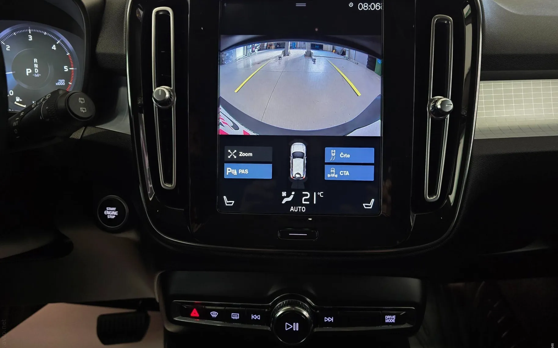 Notranja slika - Volvo XC40 - D3 Momentum Pro Avt. - LED.kamera.asistence.navi - 17