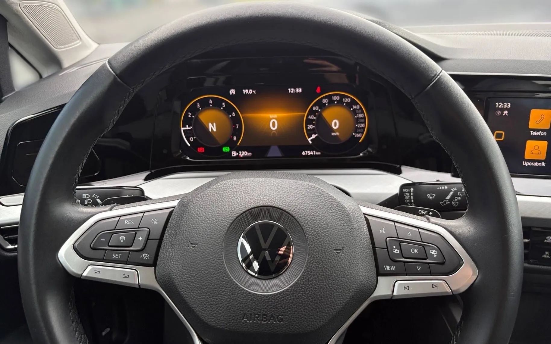Notranja slika - Volkswagen Golf - Life 1.0 eTSI DSG - 8