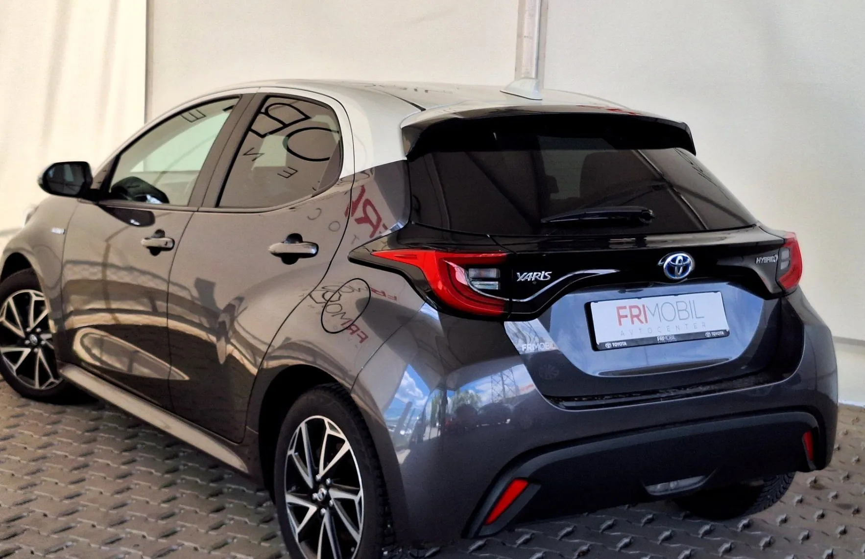 Zunanja slika - Toyota Yaris - Hybrid 1.5 VVT-i Sport BiTone Avt. - 4