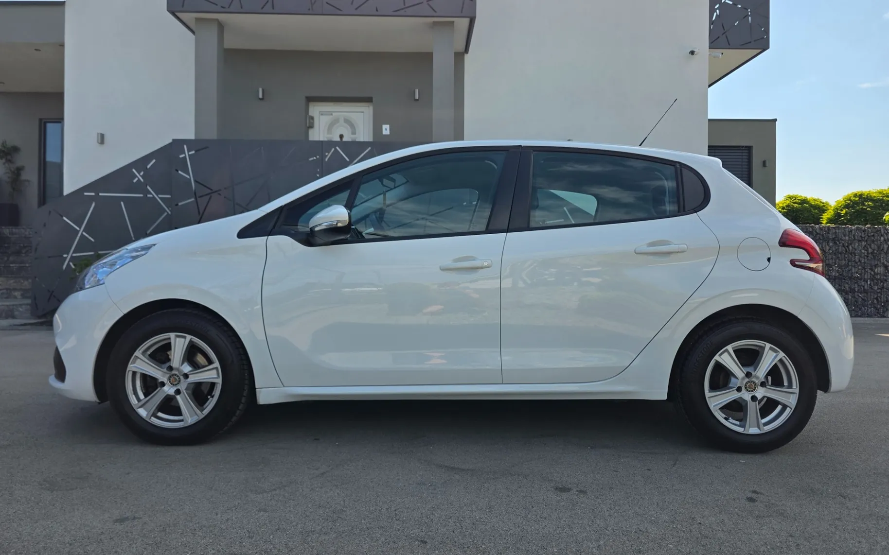 Zunanja slika - Peugeot 208 - 1,6 BlueHDi 75 Style - 2