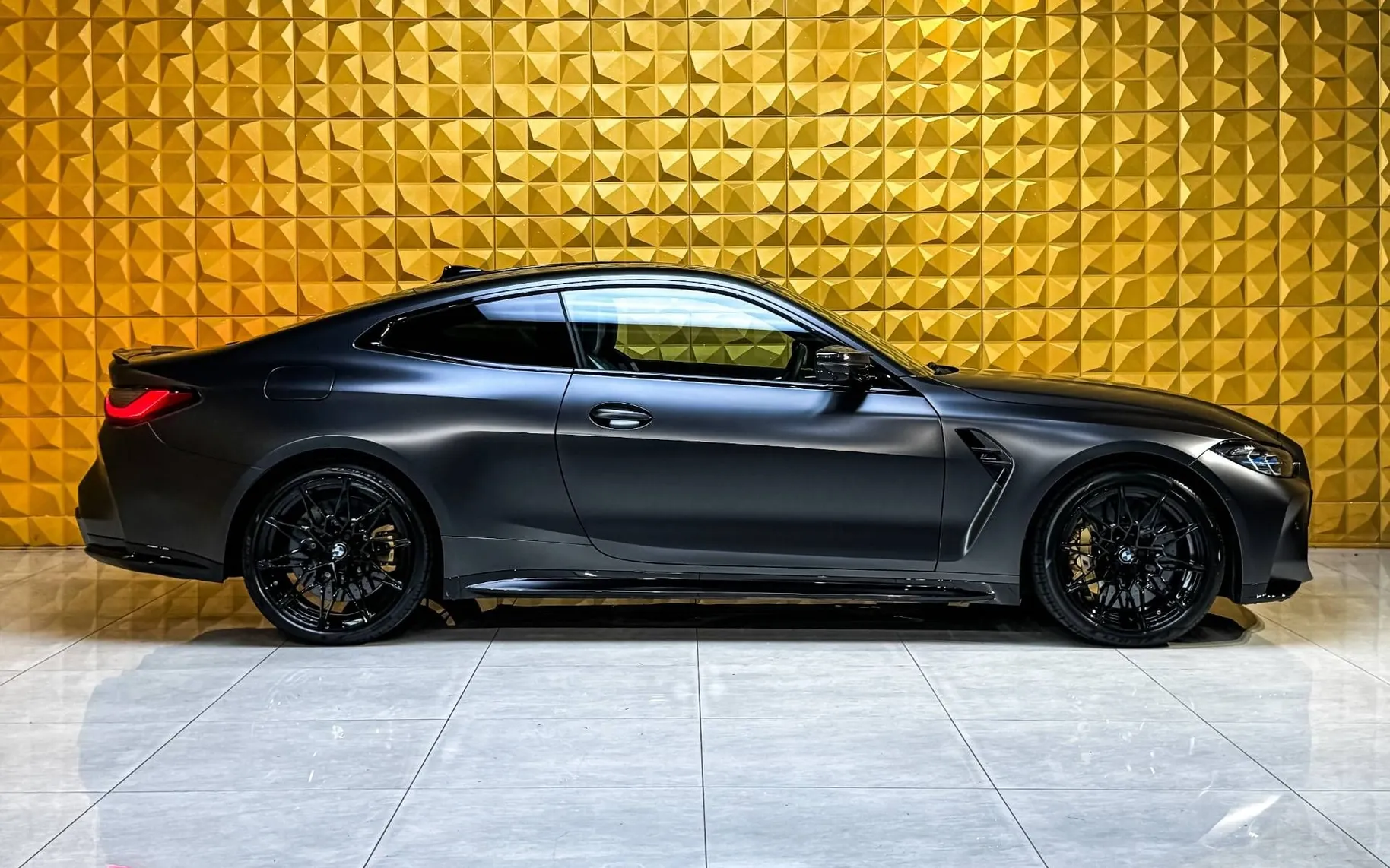 Notranja slika - BMW M4 - Competition xDrive-LASER-KERAMIK-VENT-PPF-KARBON . - 11