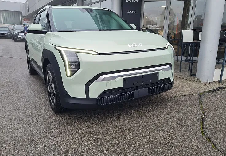 Zunanja slika - KIA EV3 - 58.3 kWh baterija. 150 kW  204 KM  Star - 2