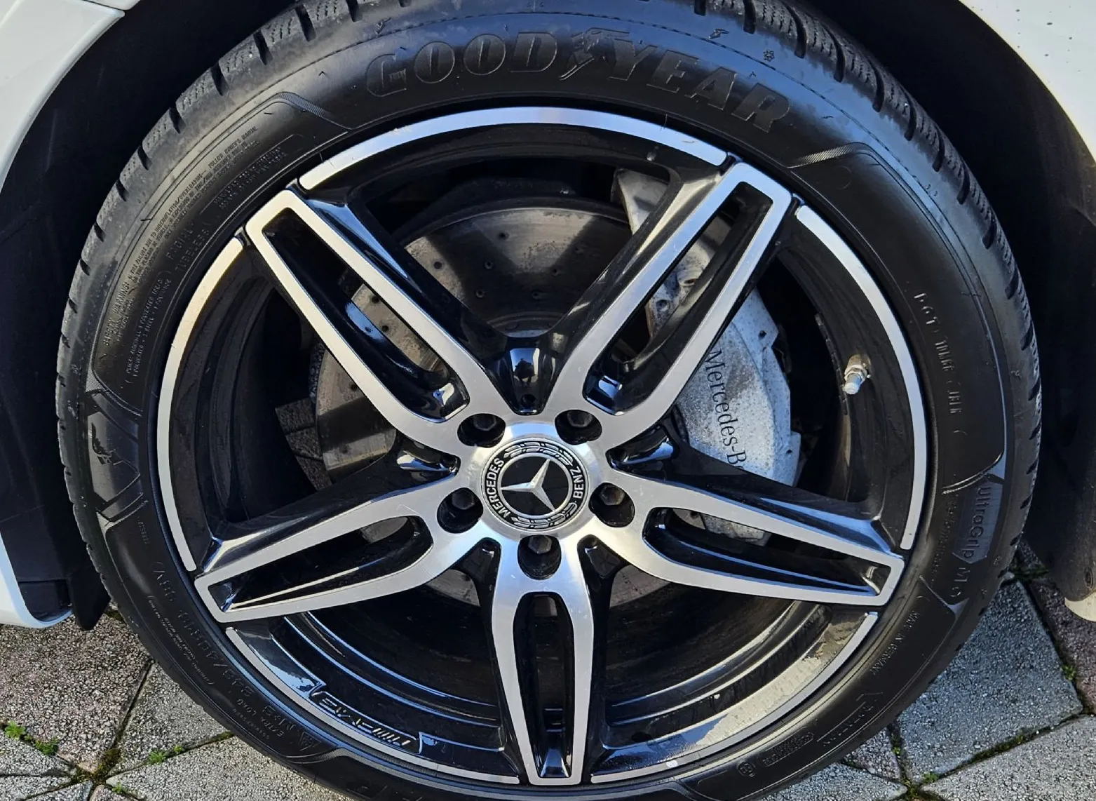 Zunanja slika - Mercedes-Benz E-Razred - E 220 d AMG line+ACC+PANO+MULTIBEAM+USNJE+PRIKLOP+ - 20