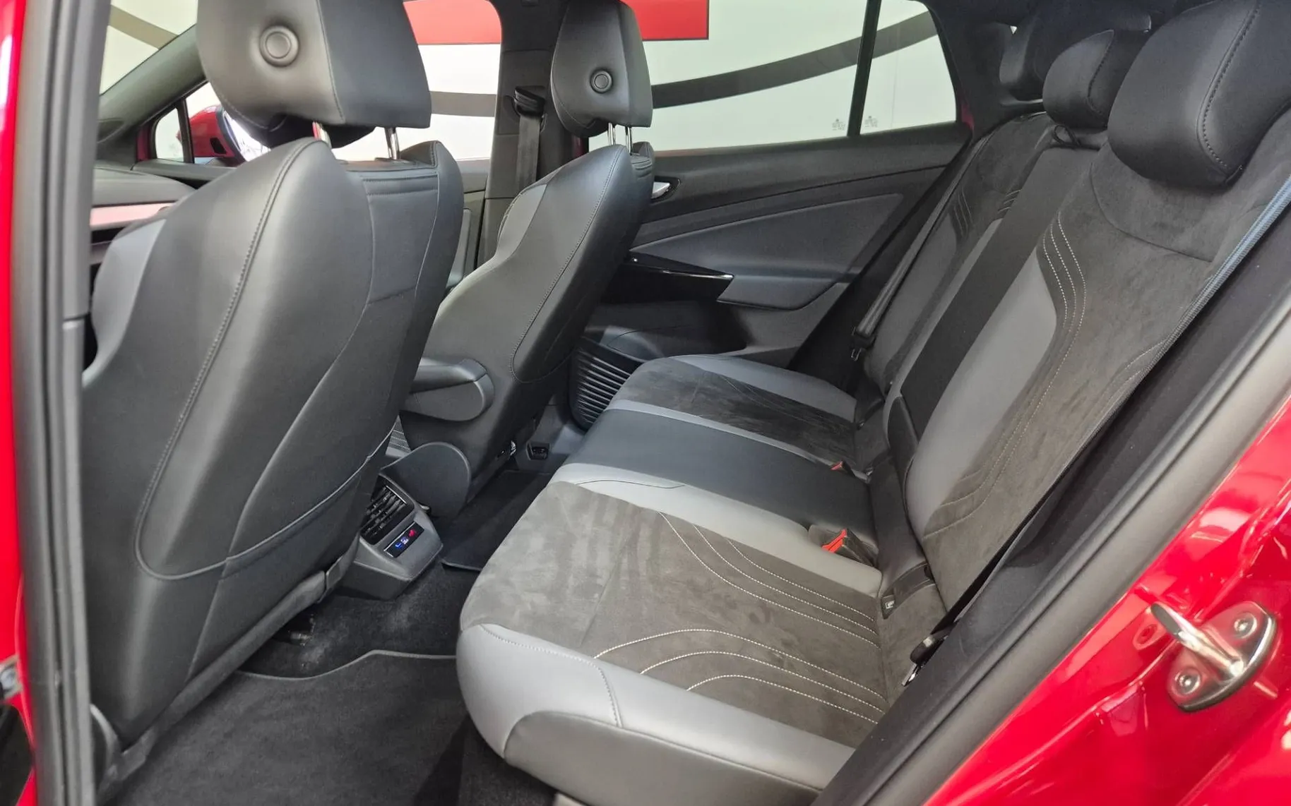 Notranja slika - Volkswagen ID.5 - Pro  77 kWh - 9
