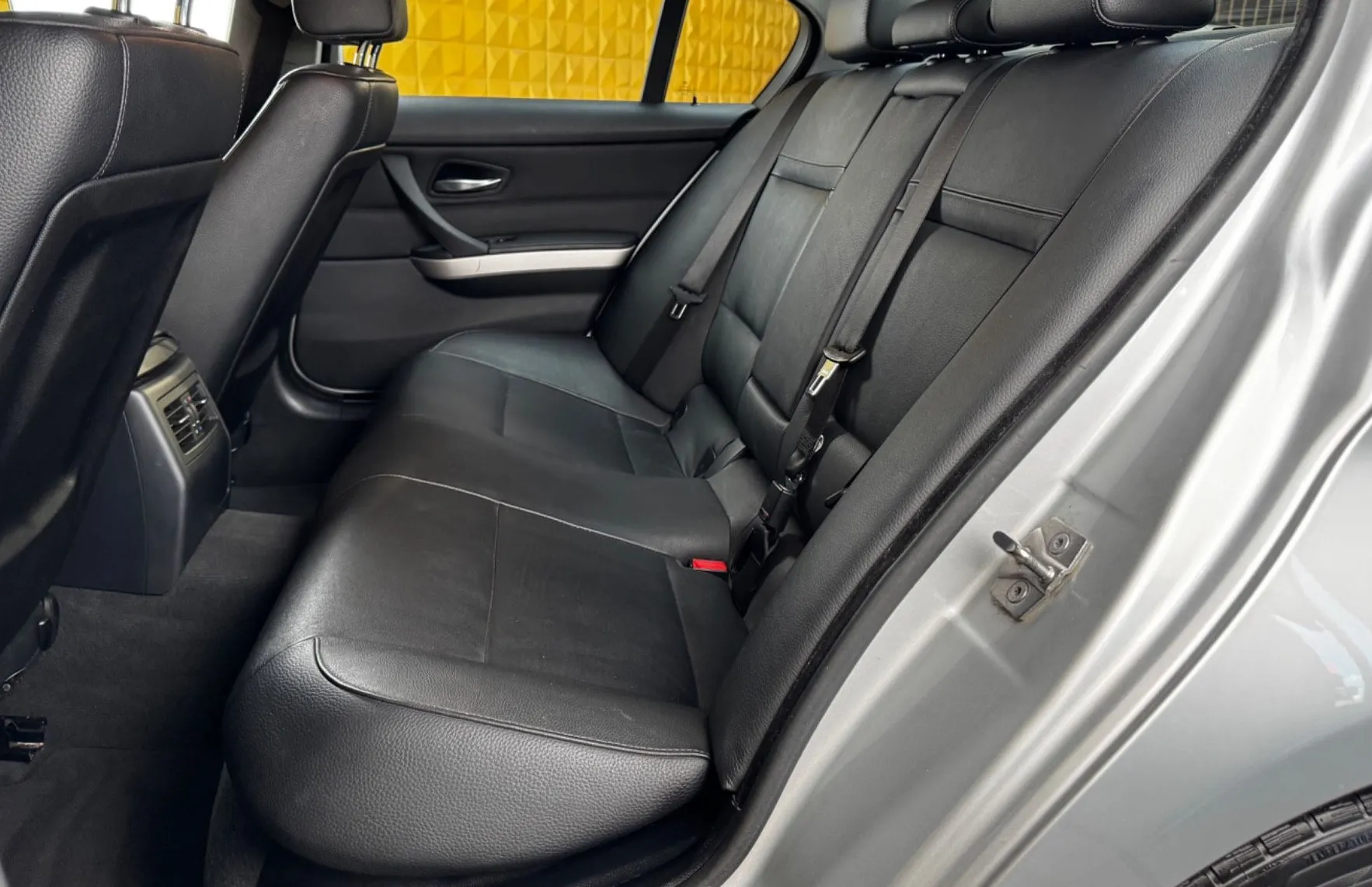 Zunanja slika - BMW Serija 3 - : 318d LCI-STREŠNO OKNO-GRETJE-NAVI-PDC... - 17
