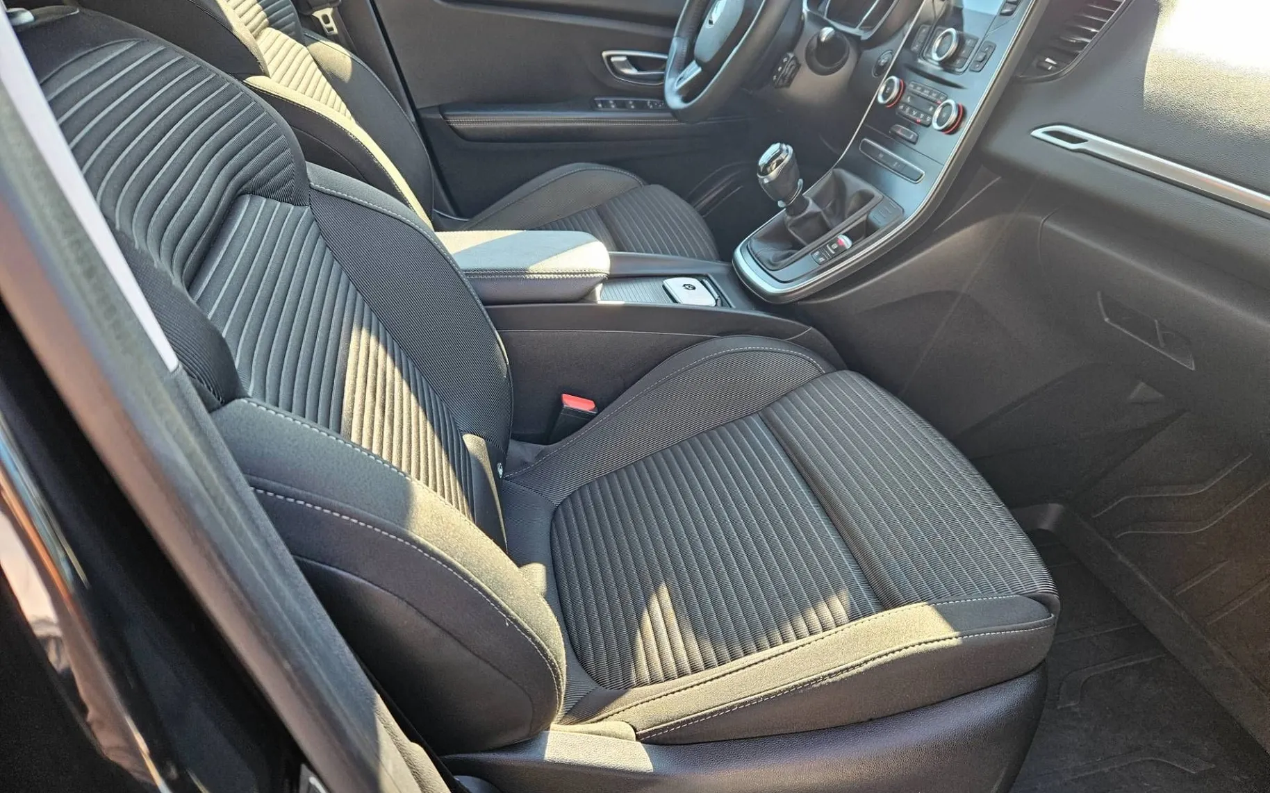 Notranja slika - Renault Scenic - 1.3 16V 1.LASTNIK SLO SAMO 57000KM - 9