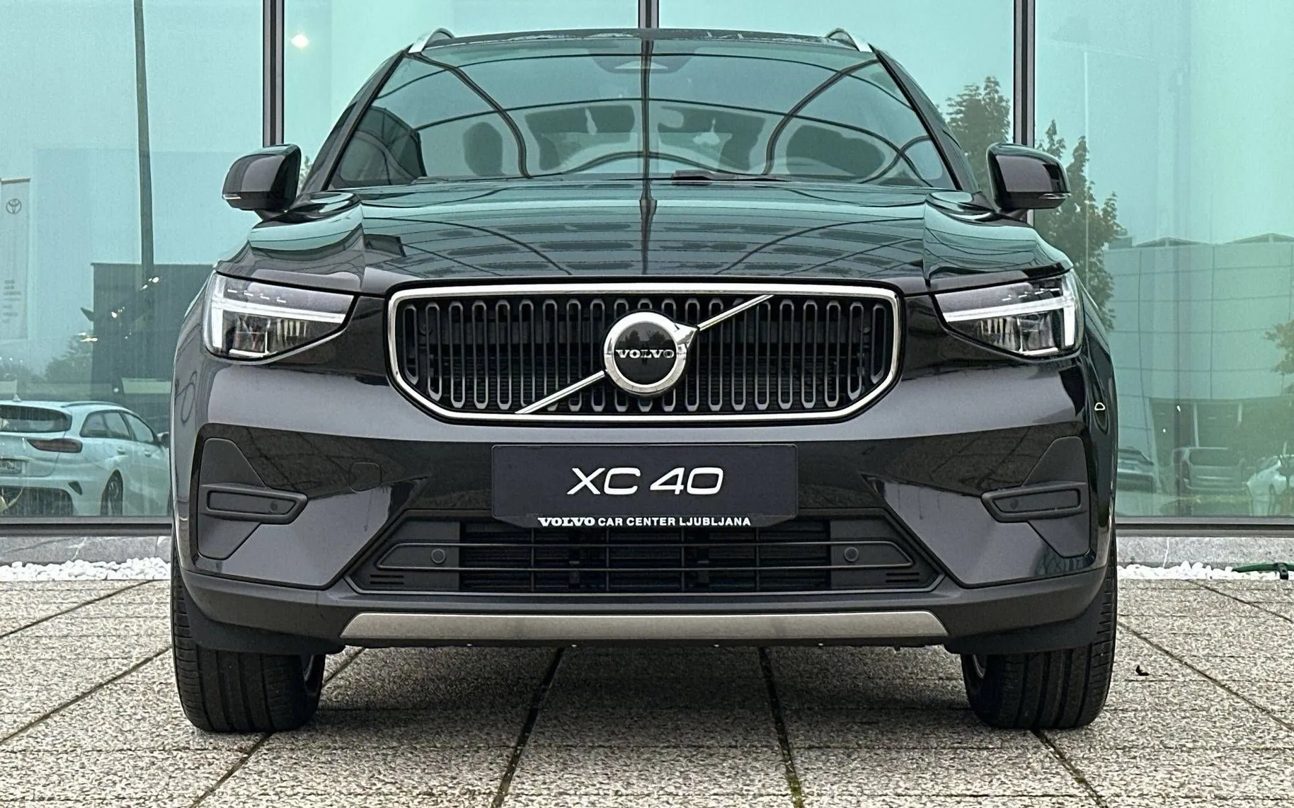 Zunanja slika - Volvo XC40 - B3 P Core AT DCT 3 leta garancije + 3 servisi - 2
