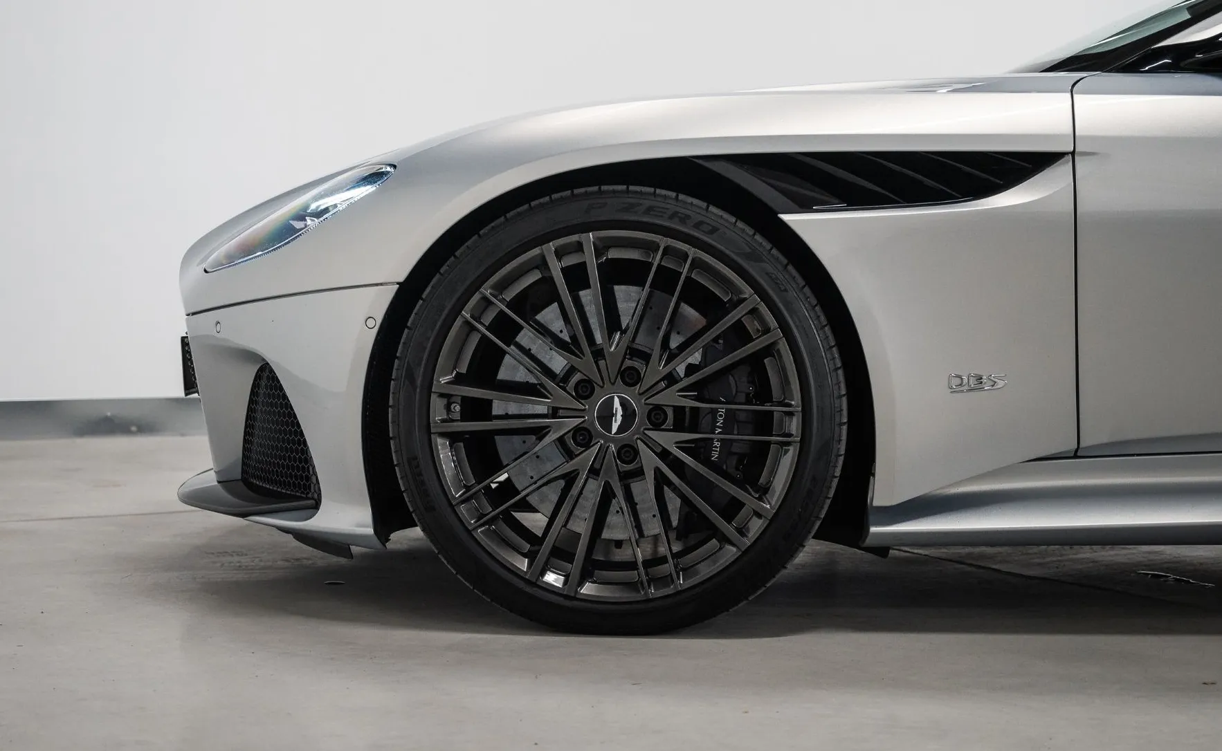 Zunanja slika - Aston Martin DBS - DBS - 9