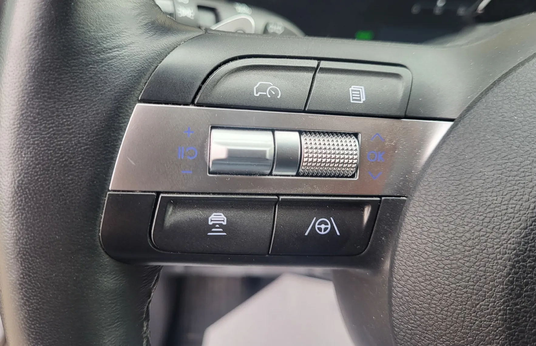 Zunanja slika - Hyundai Kona - EV 48.4 kWh Premium slo-1last-tov.garancija-navi - 9