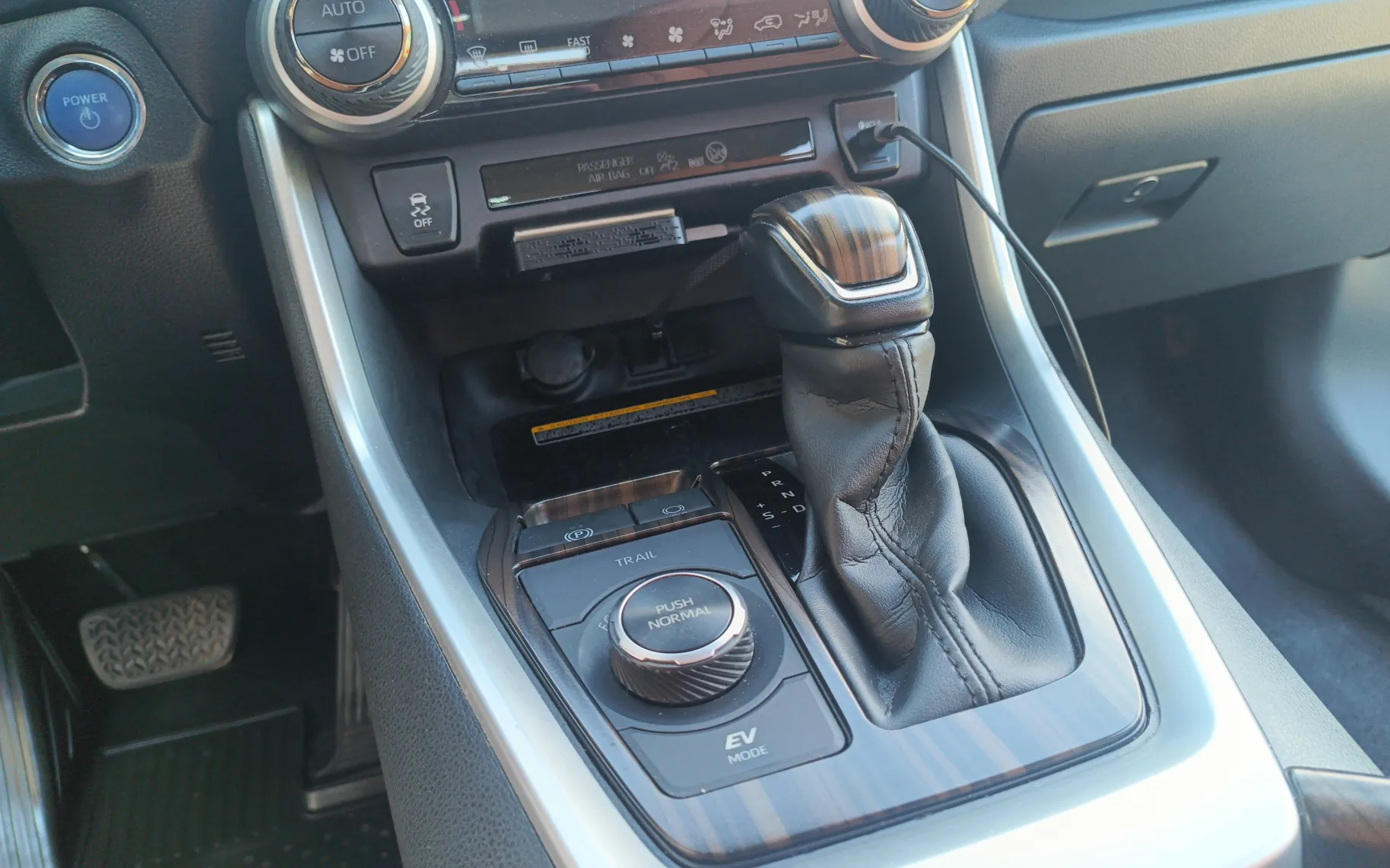Notranja slika - Toyota RAV4 - elegant awd - 11