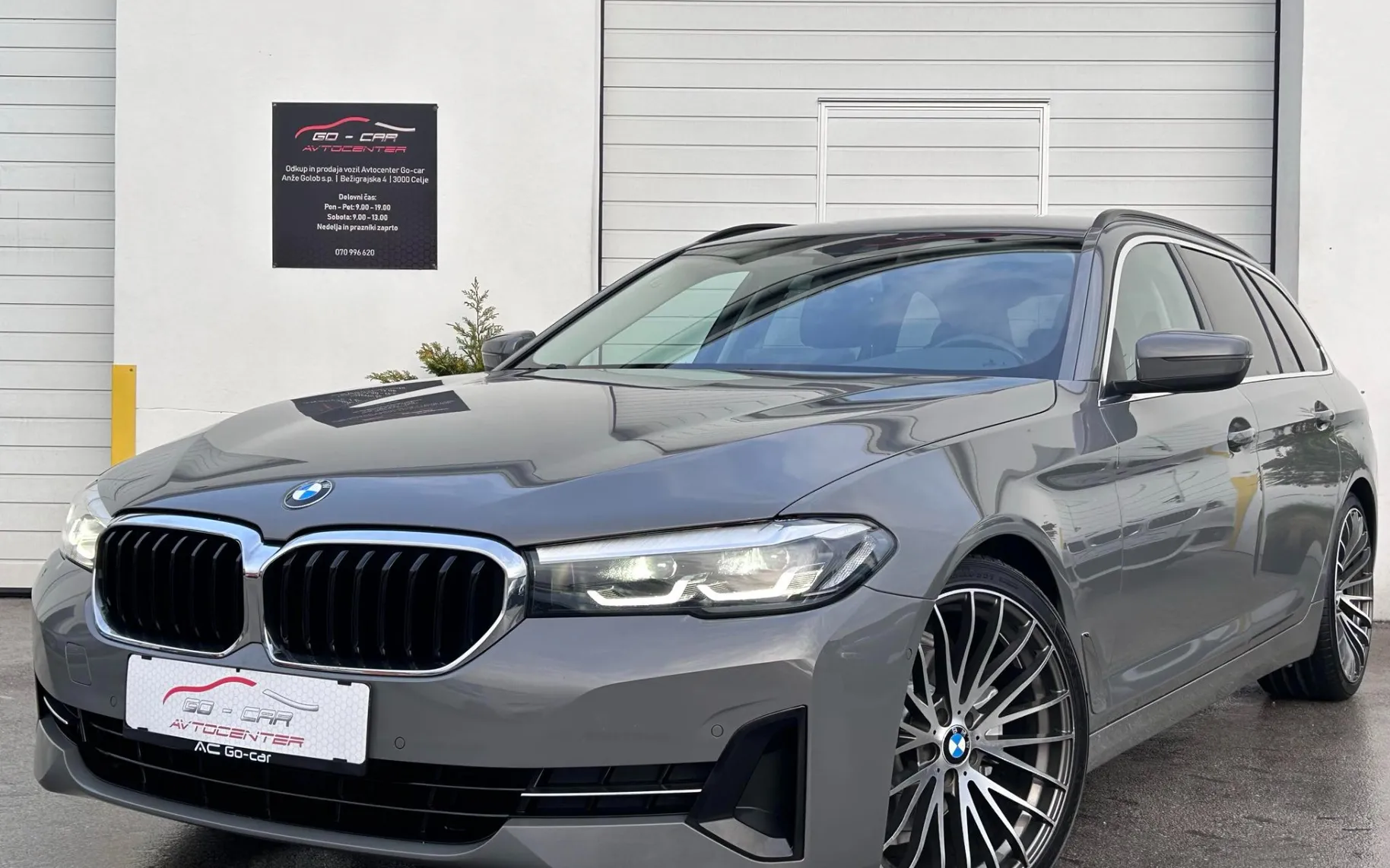Zunanja slika - BMW Serija 5 - 5 Series Touring 520D AUT. - 1