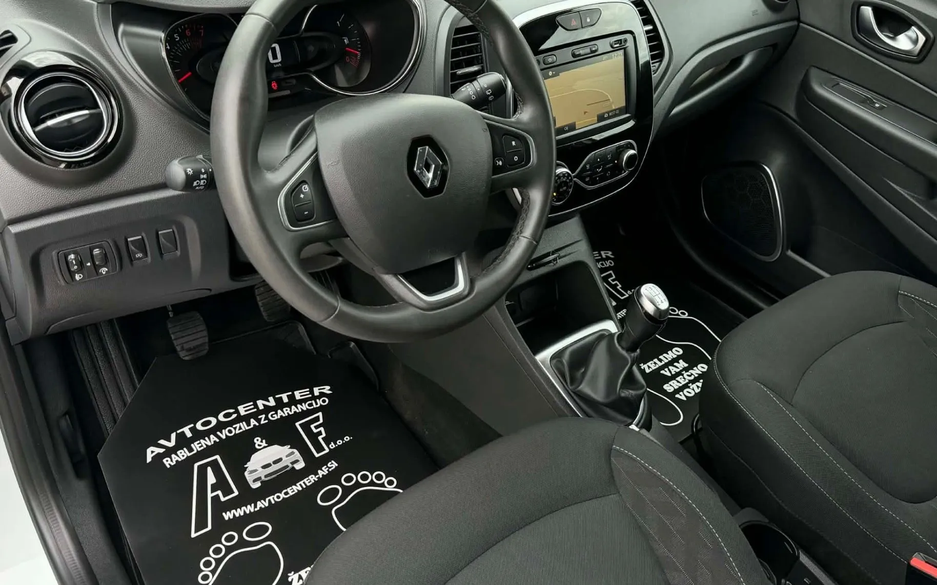 Notranja slika - Renault Captur - TCe 90-LIMITED-34.000km-LED-NAVI-TEMPOMAT-PDC- - 10