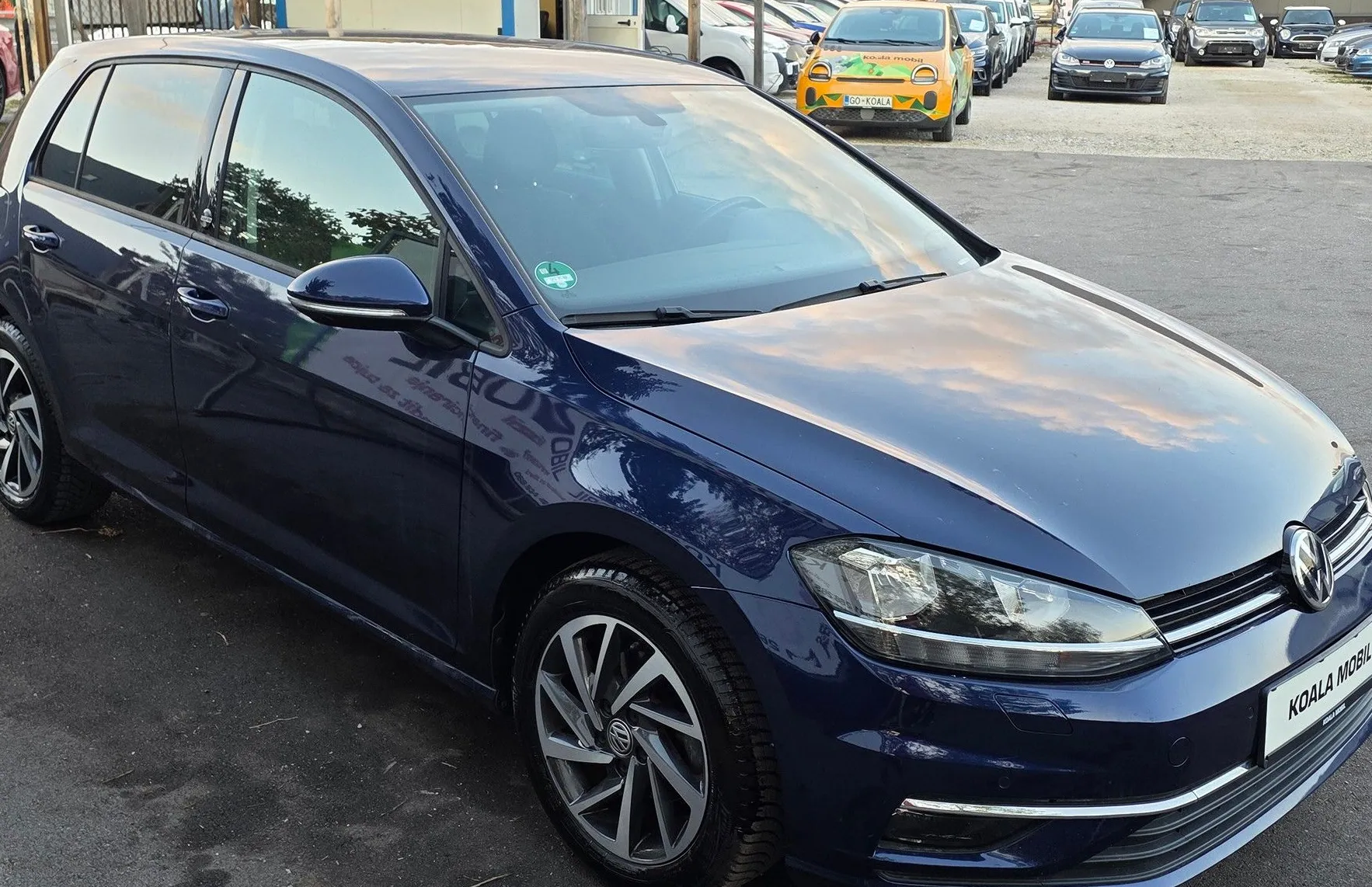 Zunanja slika - Volkswagen Golf - 1.0 TSI BMT ALU PLATIŠČA-ZASLON-1.LASTNIK-KOT NOV - 3