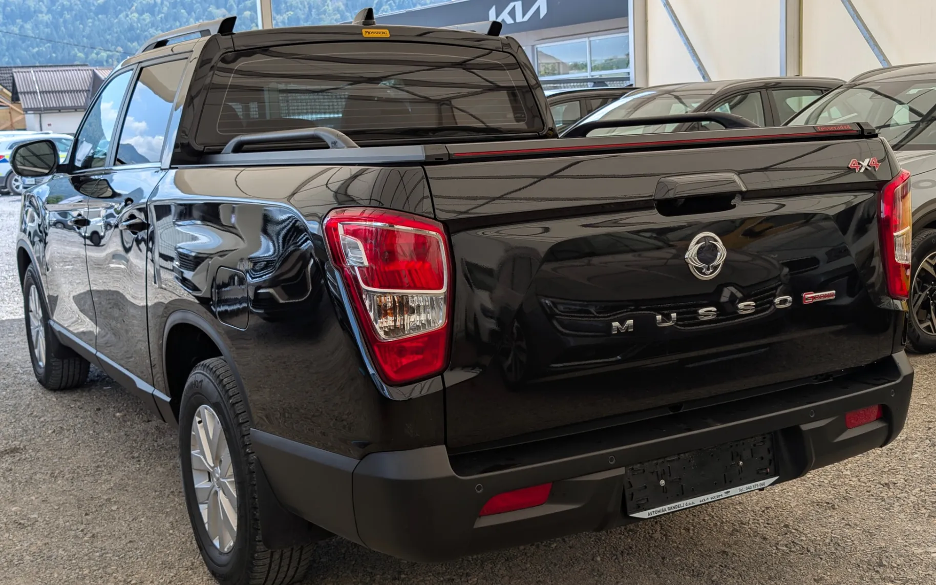 Zunanja slika - SsangYong Musso - Grand 2.2 XDi Venture+ 4WD MT - 3
