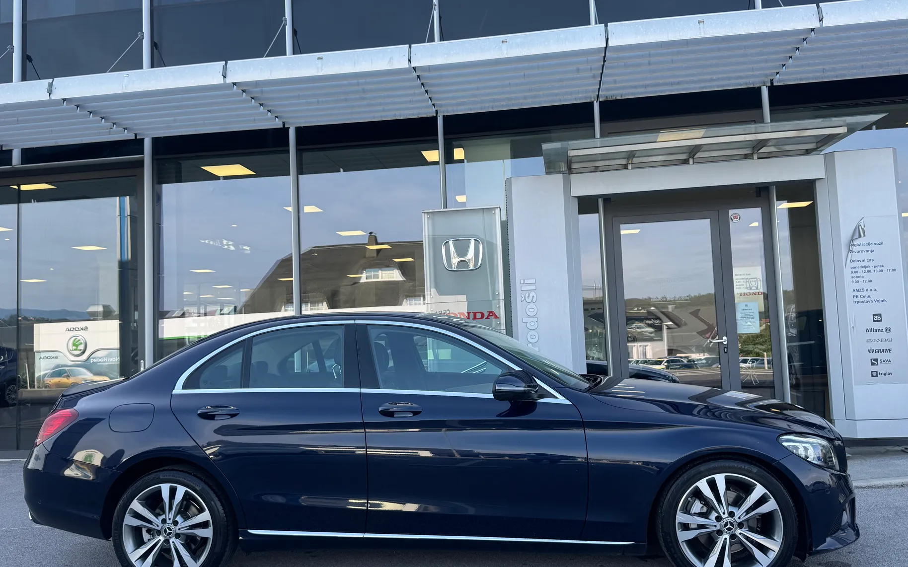 Zunanja slika - Mercedes-Benz C-Razred - 220d-AUT-AVANTGARDE-MULTIBEAM-NAVI-SLO-PREMIUM - 17