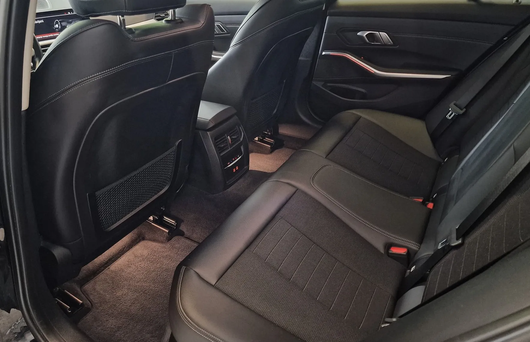 Zunanja slika - BMW Serija 3 - Touring: 320d Sport Line FULL LED|KLJUKA|VIRTUAL|AMBIENT - 10