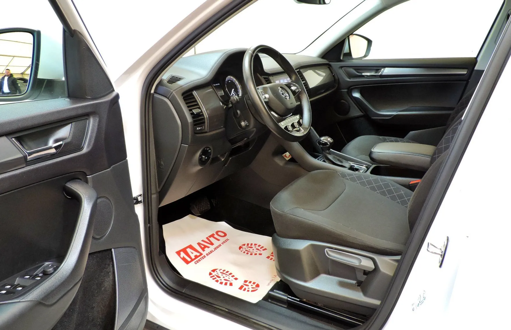 Zunanja slika - Škoda Kodiaq - 2.0 TDI Ambition DSG 7.SEDEŽEV-PANORAMA-ACC-LED - 9