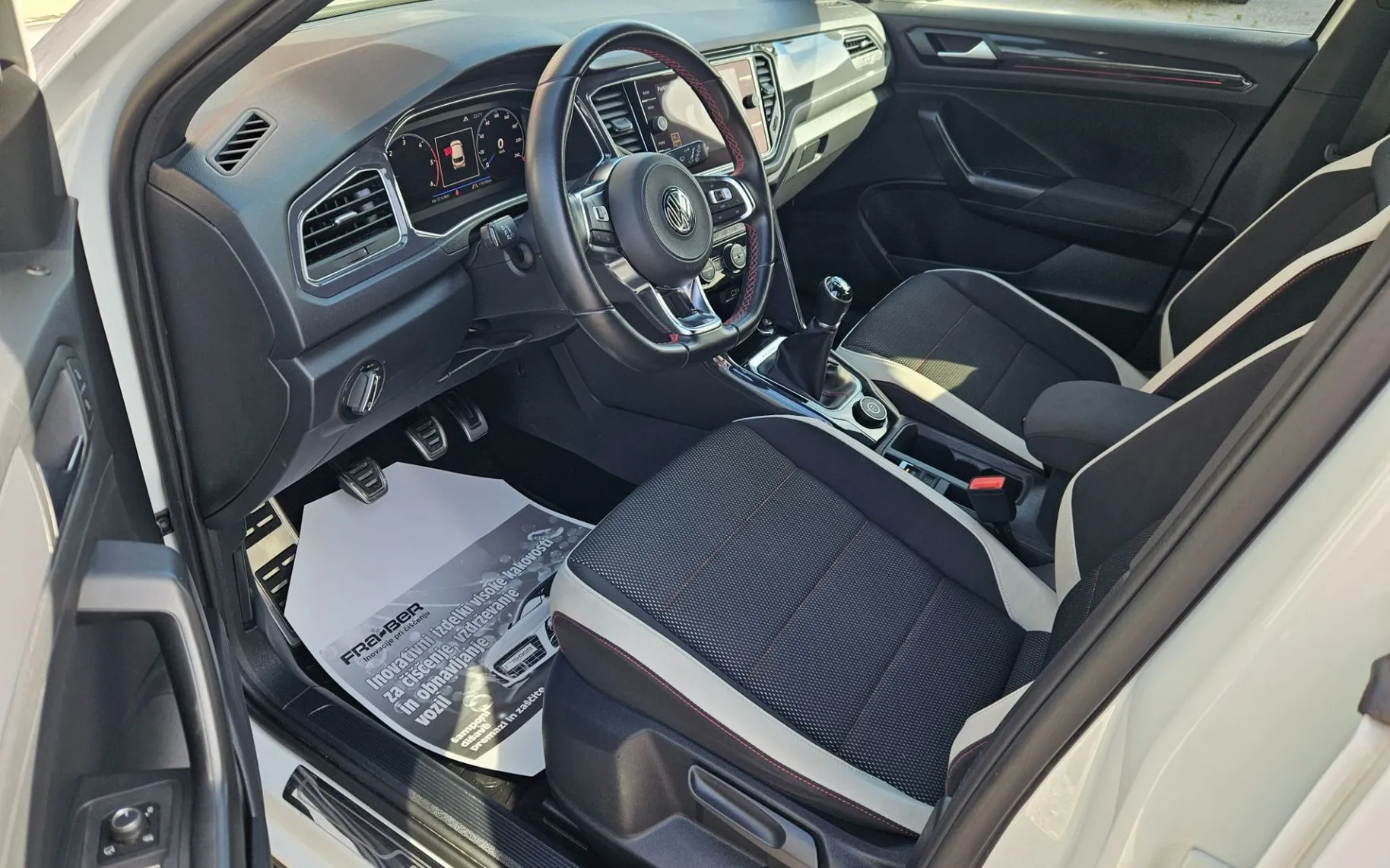 Notranja slika - Volkswagen T-Roc - 4motion 2.0 TDI HIGHLINE  SLO VIRTUAL KAMERA NAVI - 15