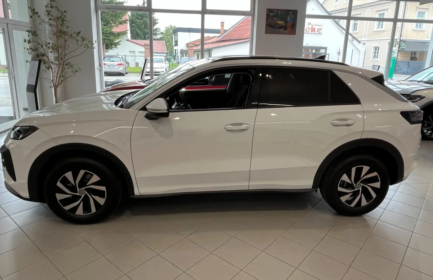 Zunanja slika - Volkswagen T-Roc - 1.5 eTSI Life DSG - 2