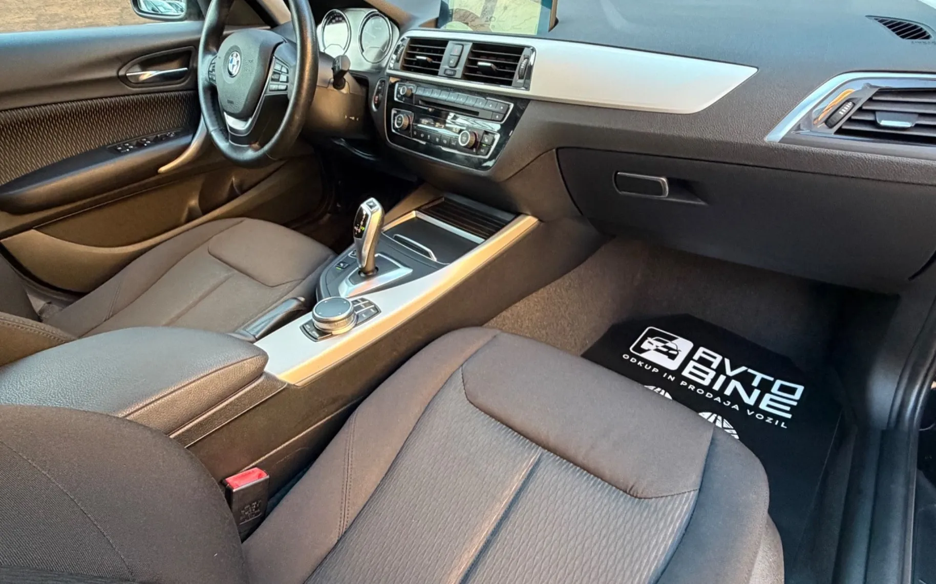 Notranja slika - BMW serija 1: - 118d Sport Line-LED-NAVI-KAMERA - 9