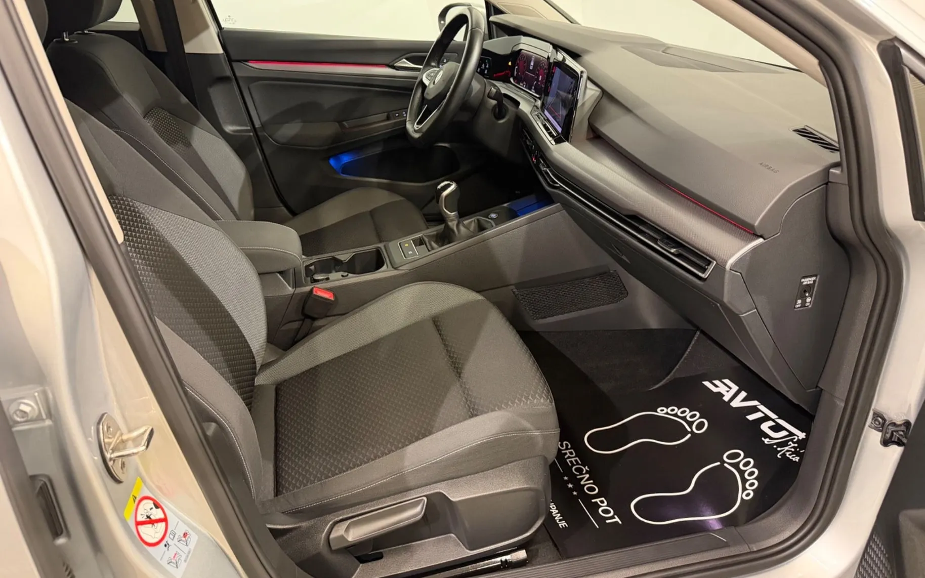 Notranja slika - Volkswagen Golf - 1.5 TSI-VIRTUAL-ACC-KAMERA-NAVI-LED-PDC - 10