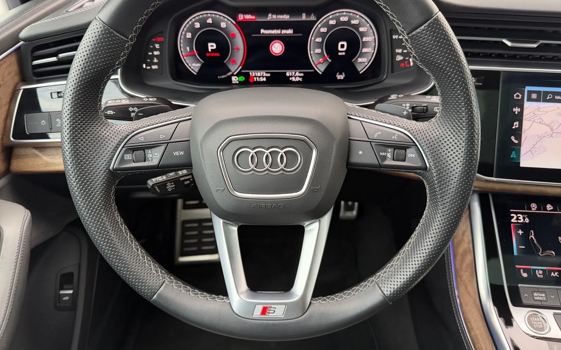 Notranja slika - Audi Q7 - 55 TFSI quattro S-line Panorama - Soft close - 9