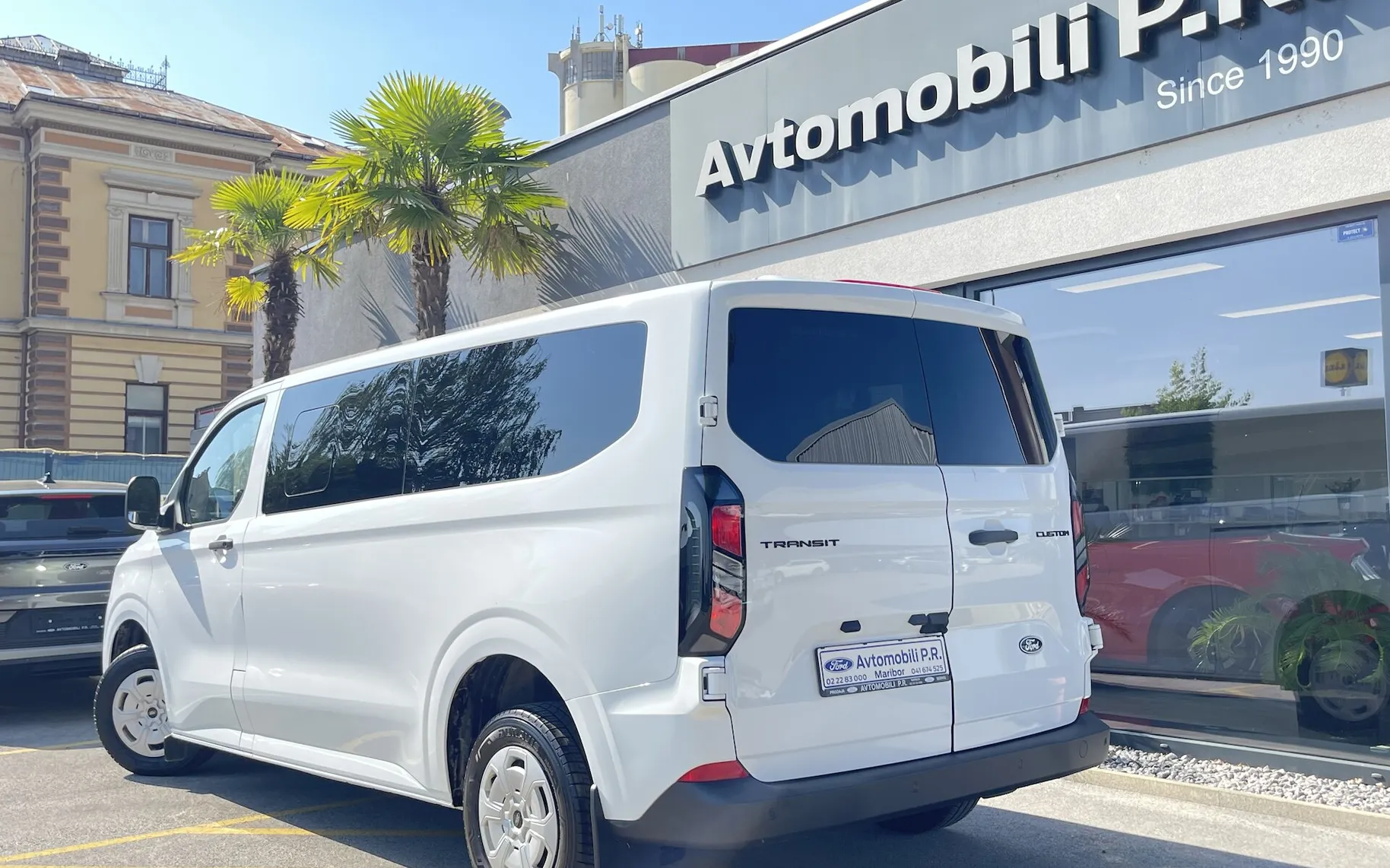 Zunanja slika - Ford Transit Custom - Kombi 320 2.0 TDCi L2H1  DMR  TREND 9 SEDEŽEV SLO - 5
