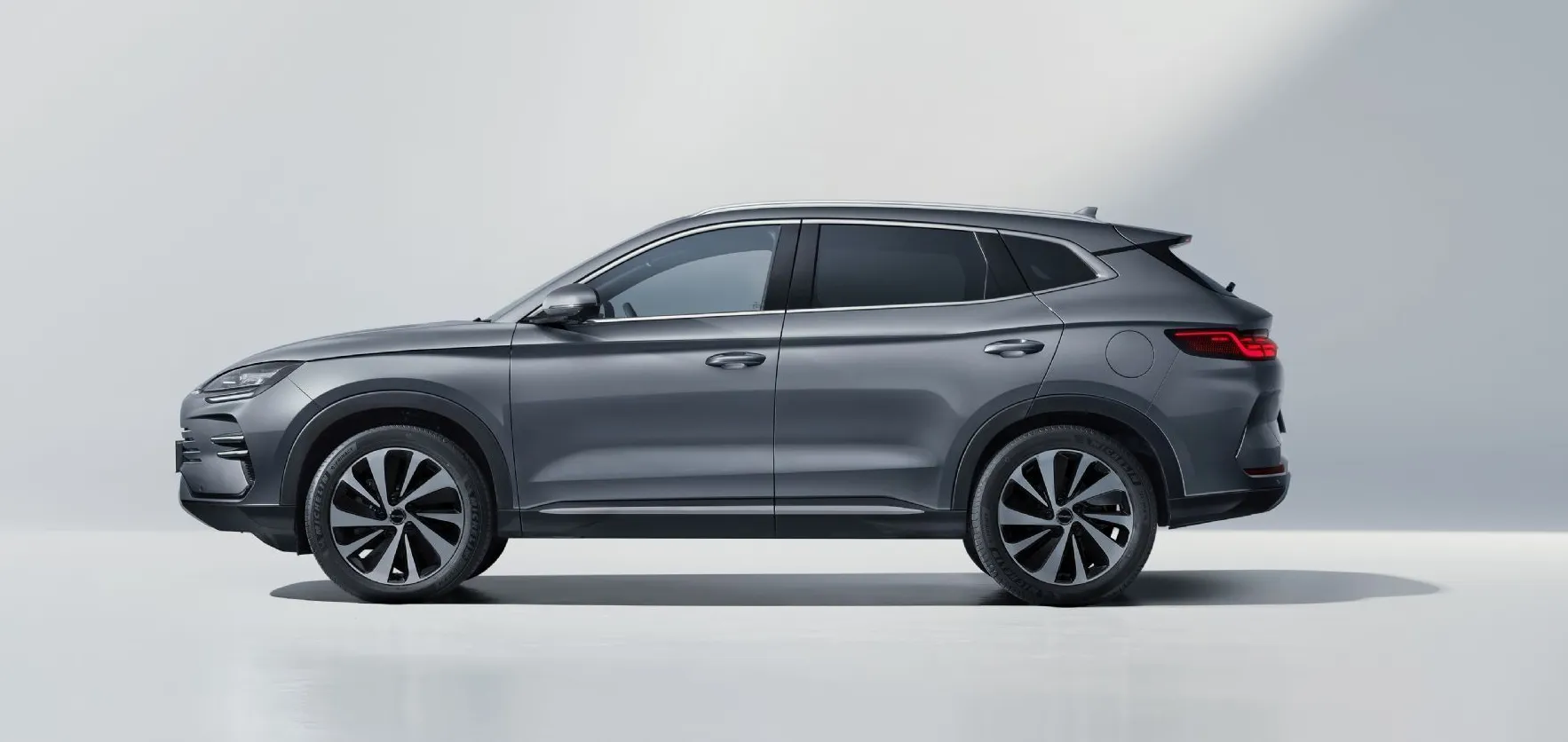Zunanja slika - BYD SEAL U - DM-i DESIGN AWD PHEV 238kW skupni doseg 870 km - 2